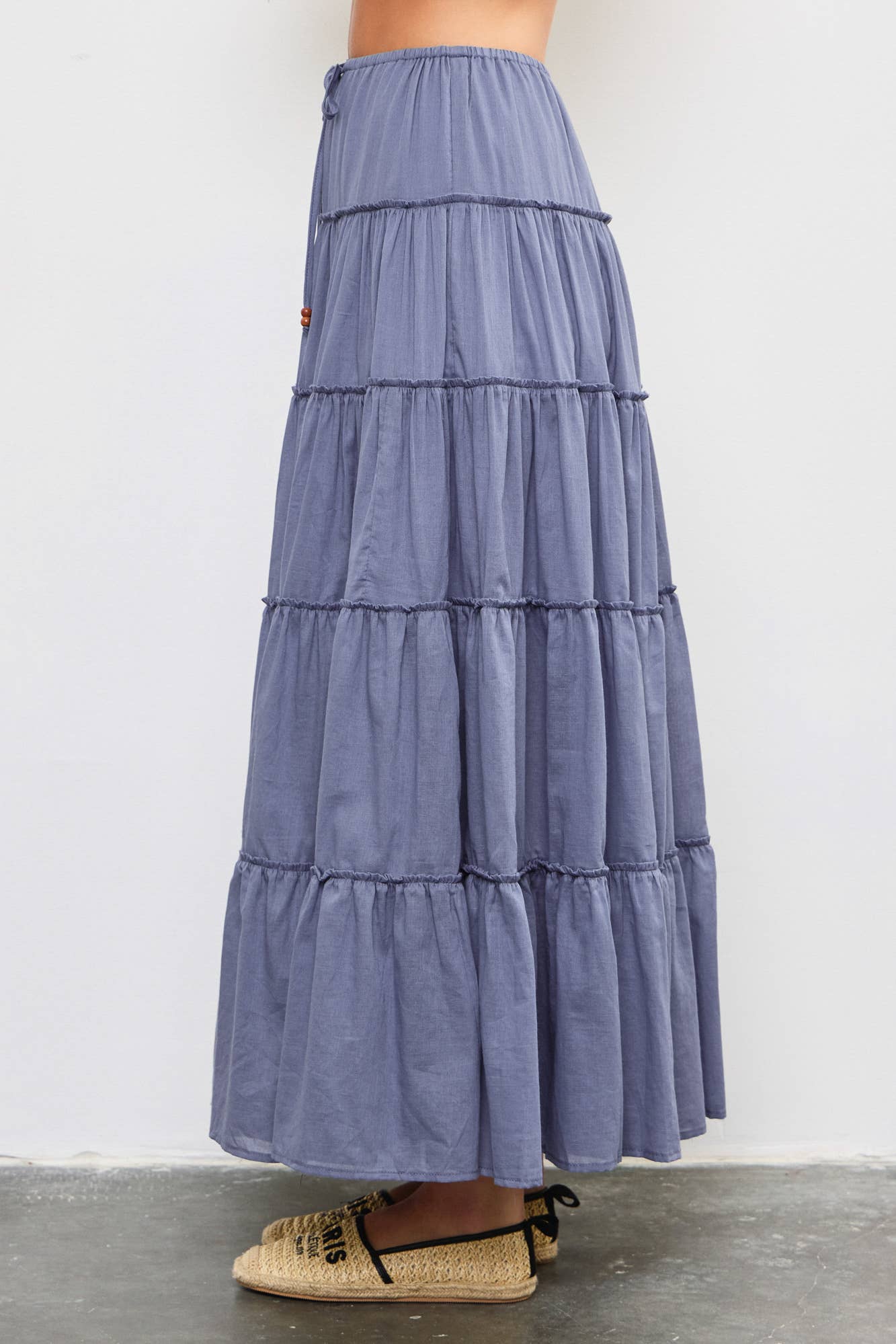 DRAWSTRING DETAIL TIERED MAXI SKIRT: OFF WHITE / S22856