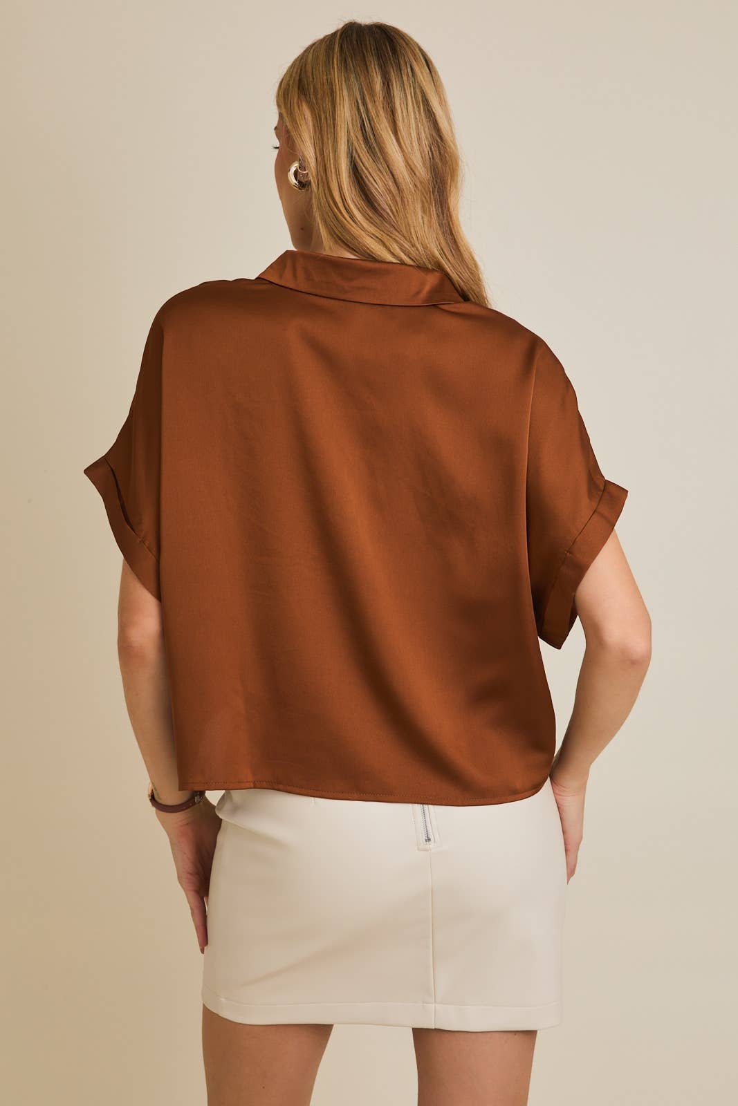 SATIN BOXY BUTTON DOWN BLOUSE: Camel / JT2060