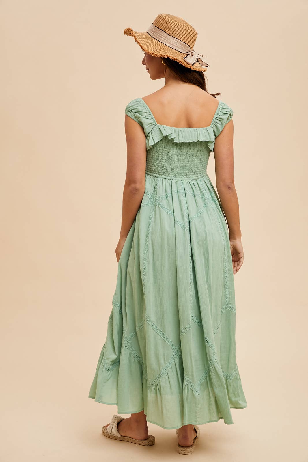 SMOCKED MAXI WITH LACE TRIM DETAIL: SAGE / ILD6126