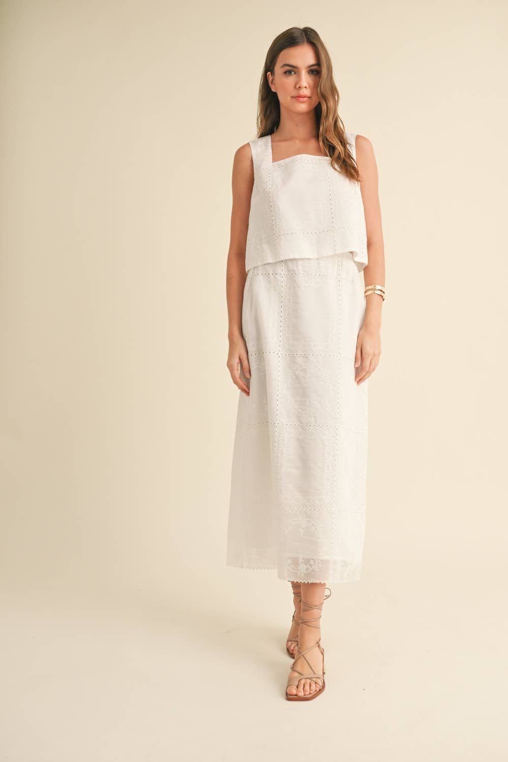 T4844ST EYELET DETAIL SLEEVELESS TOP: WHITE