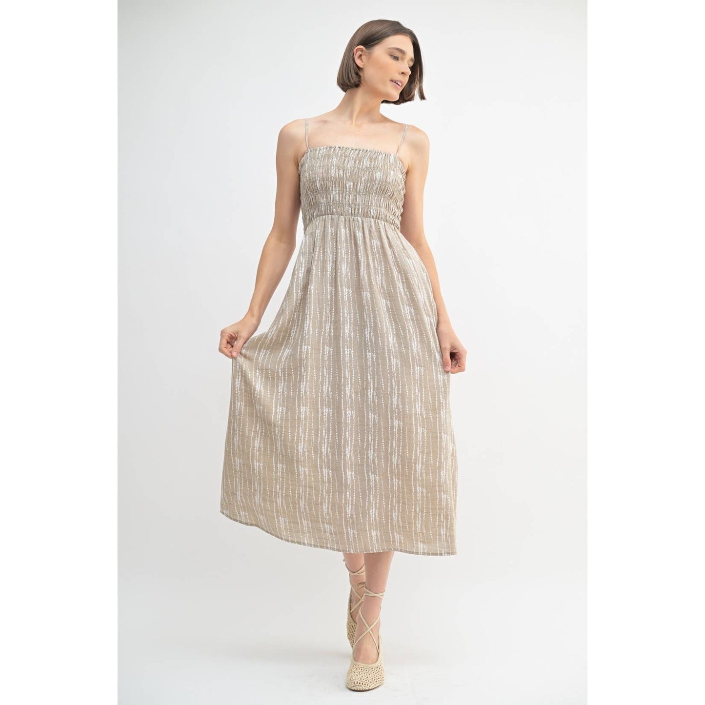 ABSTRACT PRINT SMOCKING DETAIL MIDI DRESS: Taupe / FD67696_1
