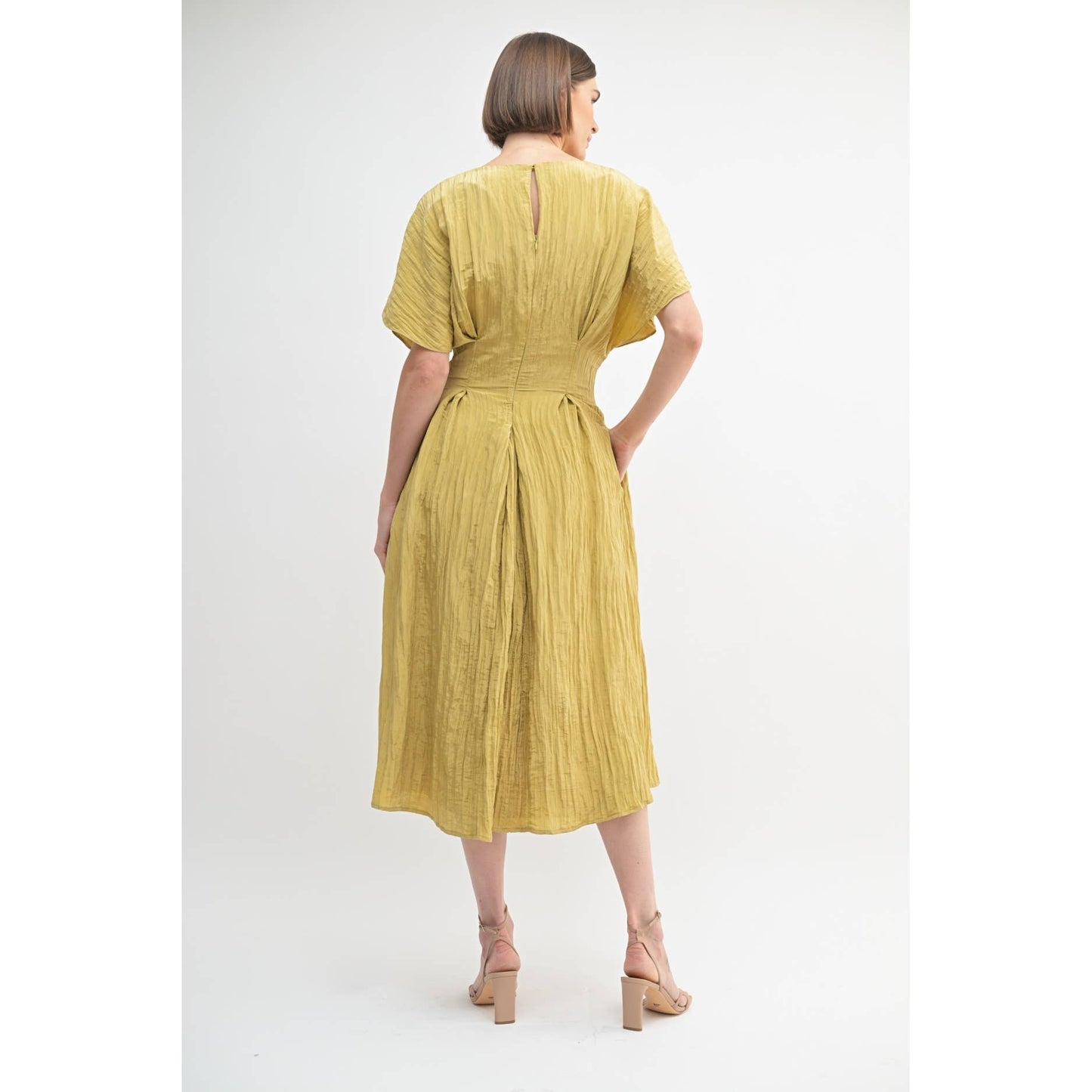 TEXTURE WOVEN V NECK PLEAT DETAIL MIDI DRESS: FAWN / FD67945_1