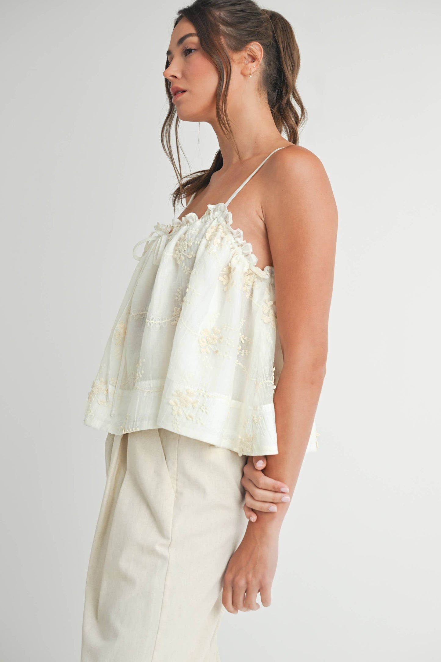 Embroidery Top: IVORY / LT1822