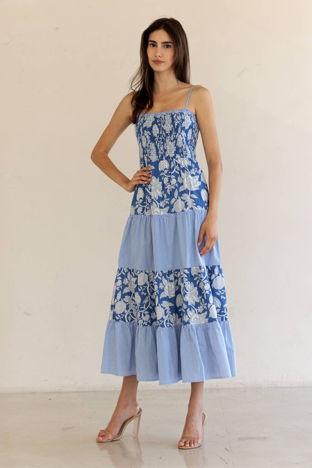 JD7666-FLORAL PRINTED MIDI DRESS: BLUE/ WHITE