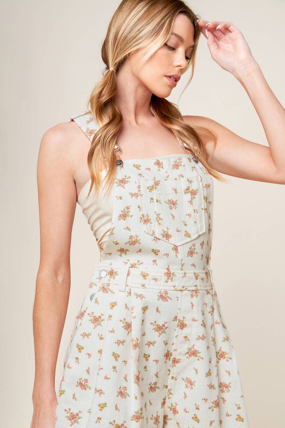 A printed woven overall romper - IP8747: OFF WHITE IP8474