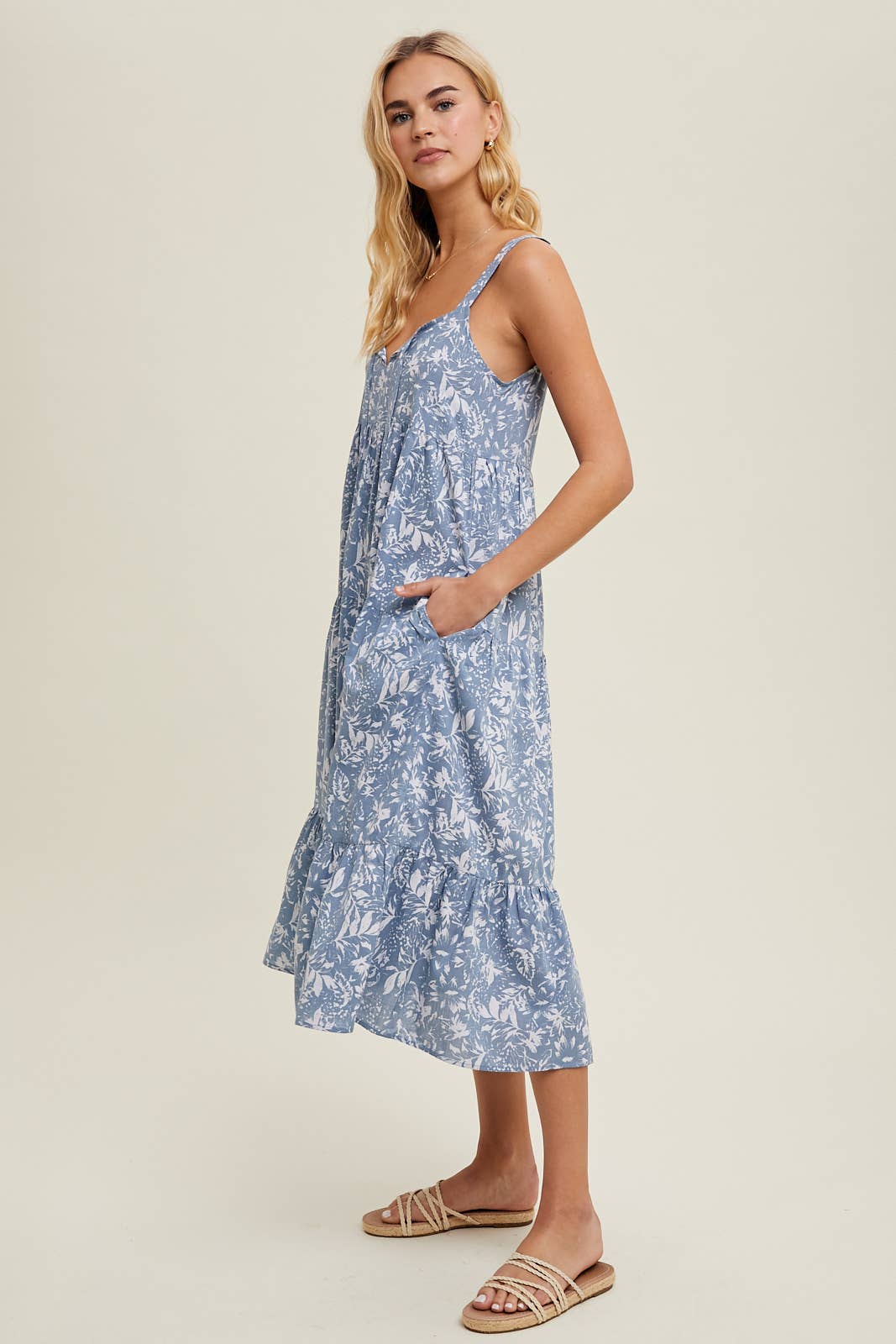FLORAL TIERED MIDI DRESS WITH SELF FRONT TIE / WL24-9472: CAMEL