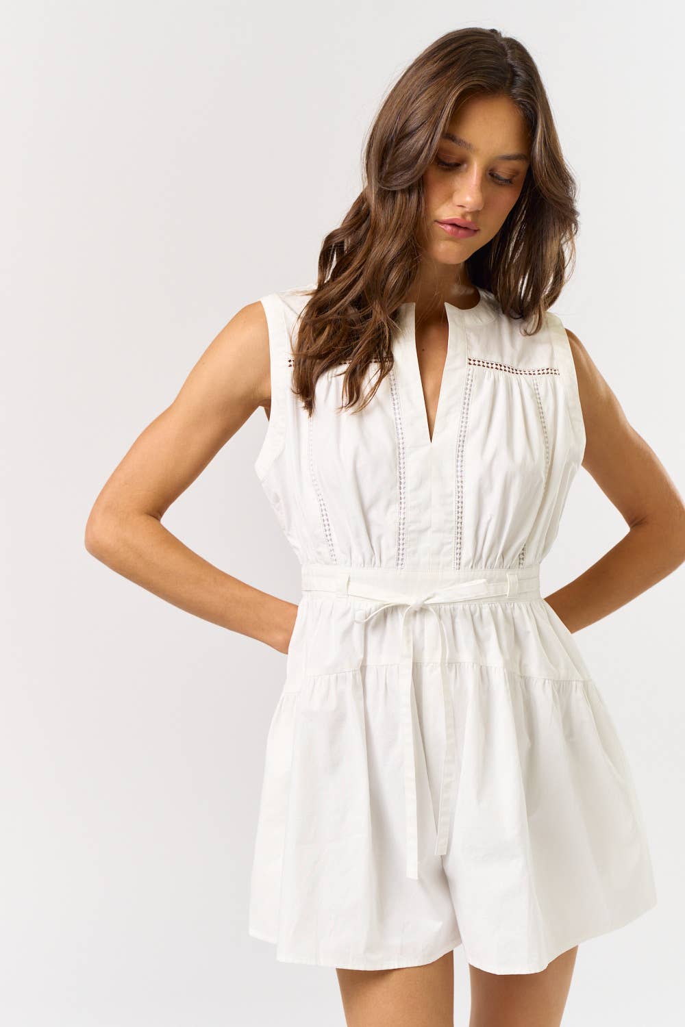 ILR5252 SLEEVELESS WAIST TIE ROMPER : OFF WHITE