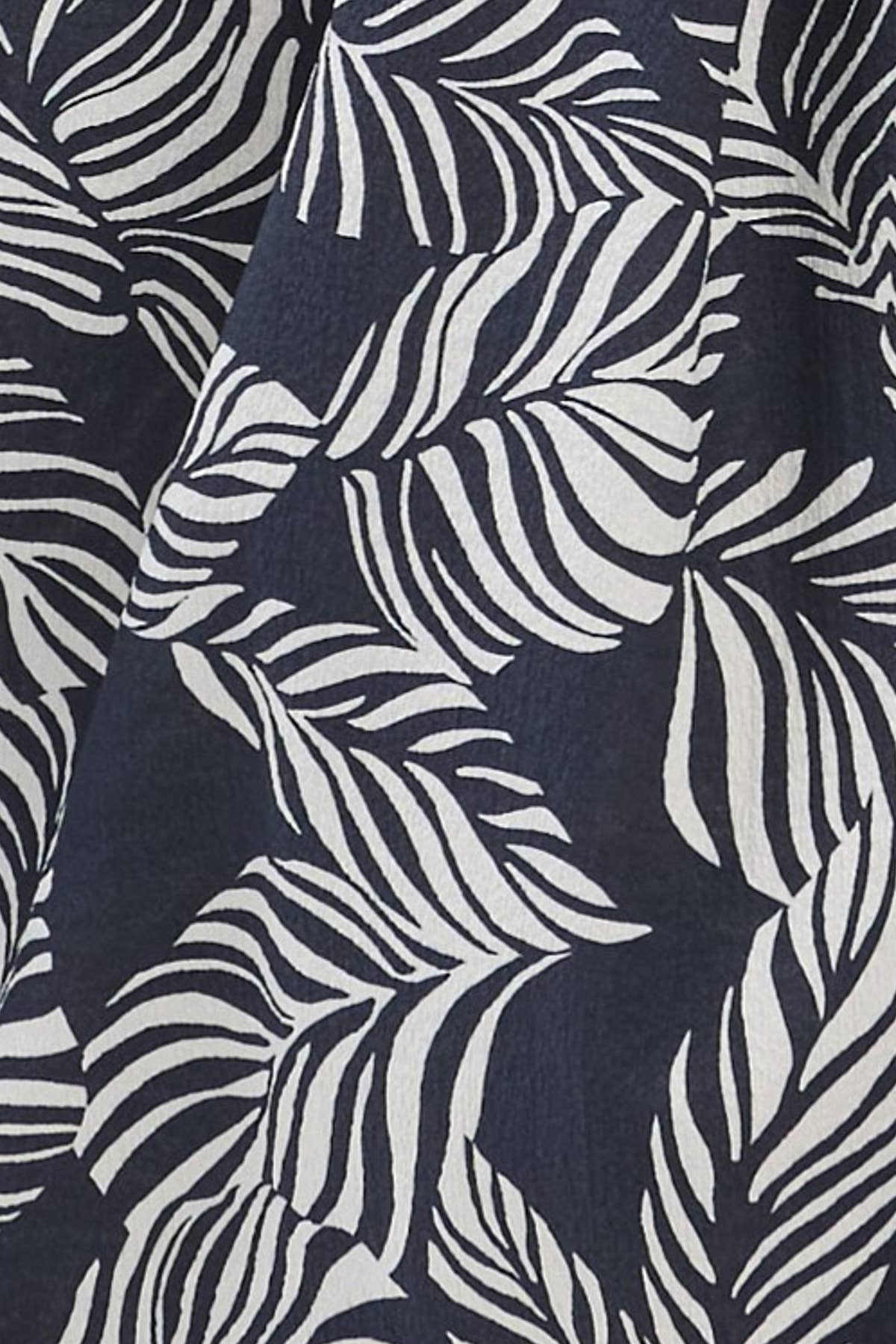 Print Ruched Halter Neck Maxi Dress - VND41044: Navy/ White
