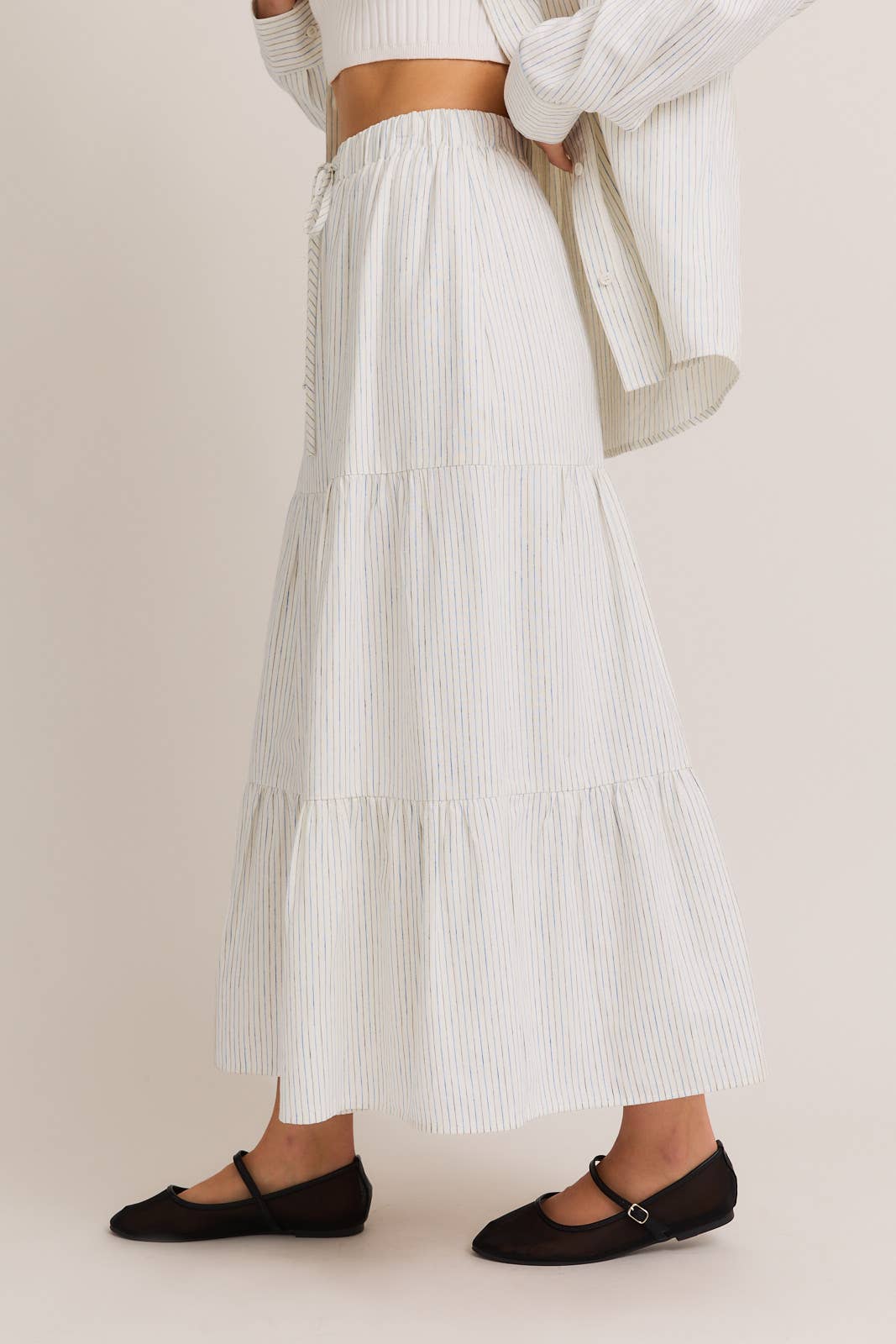 HIGH WAISTED STRIPED TIERED SKIRT: WHITE-BLUE STRIPE / IS5097