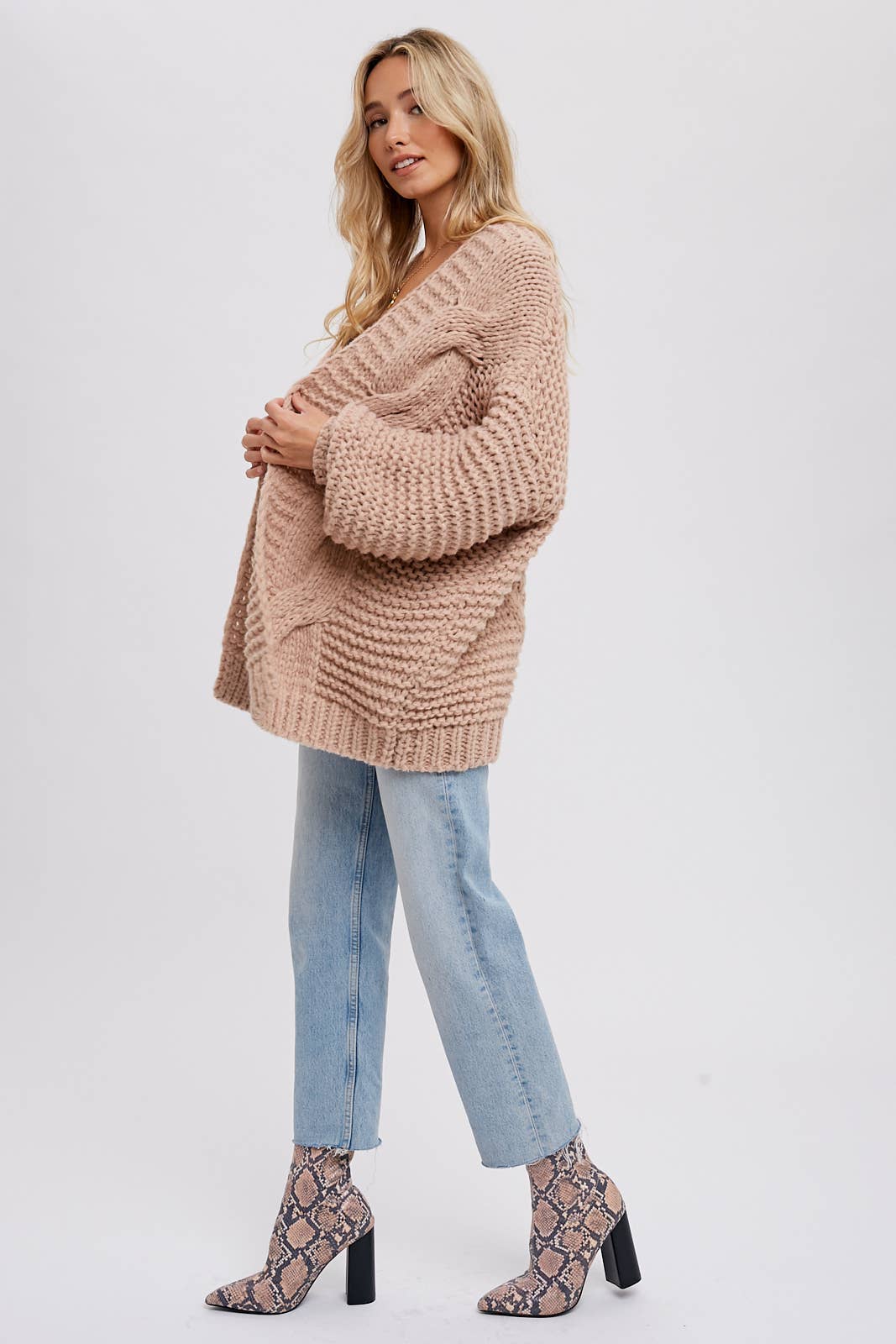 CHUNKY CABLE CARDIGAN: OLIVE / C01713