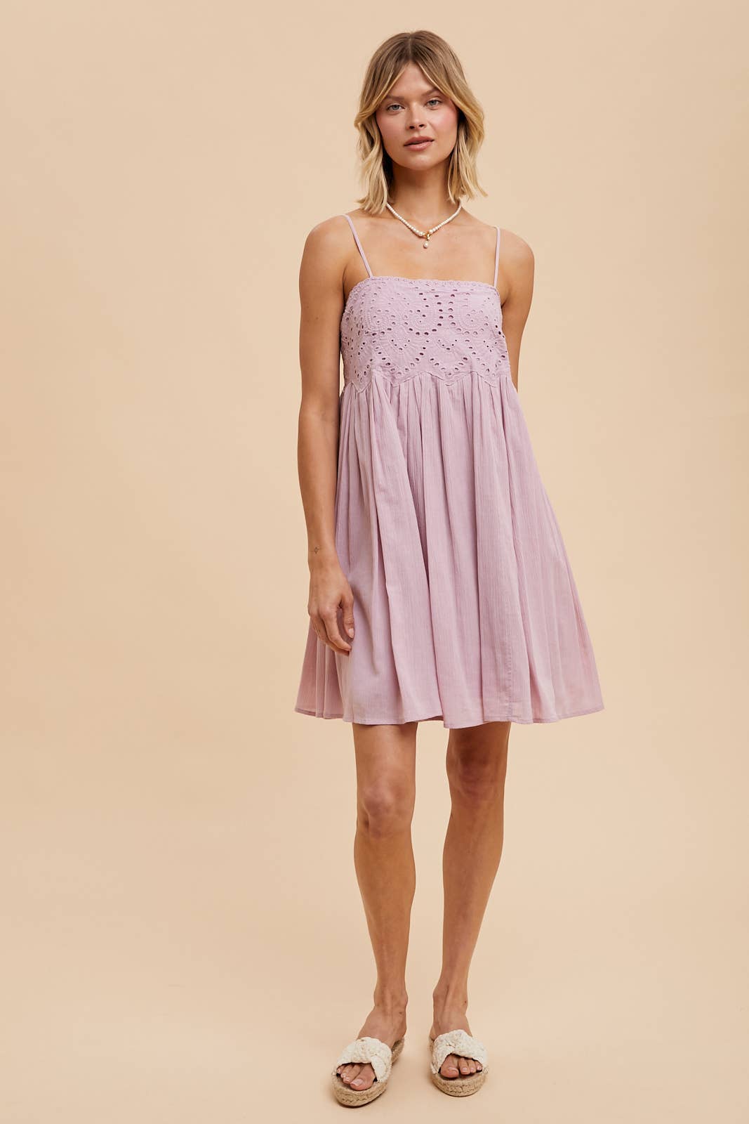 ILD5675 EYELET BABYDOLL MINI DRESS: OFF-WHITE