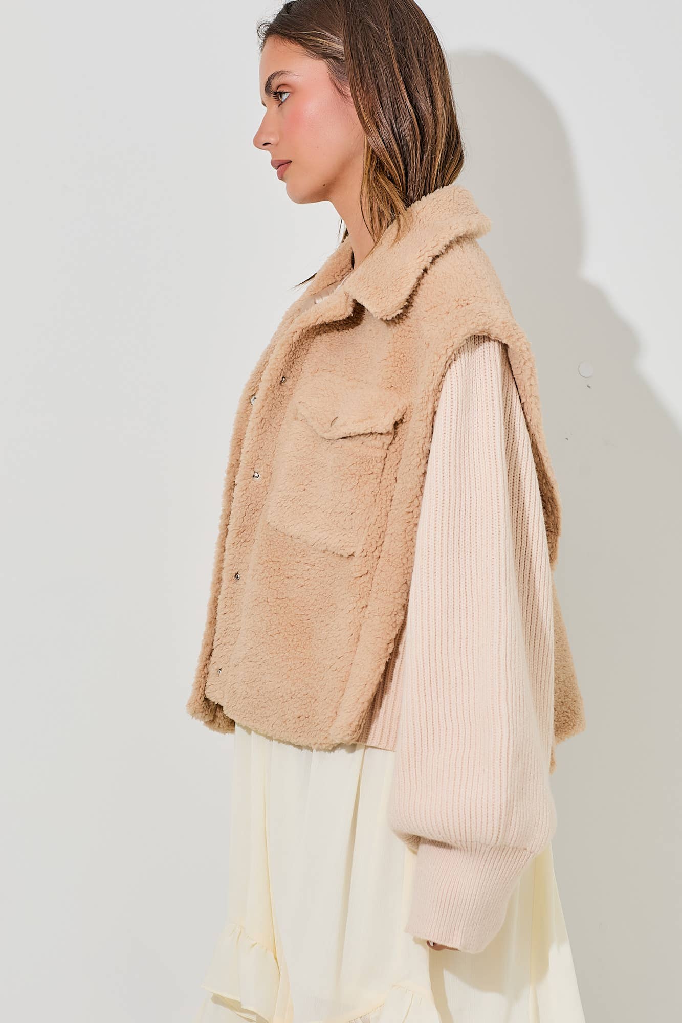 TWO MATERIAL FAUX FUR VEST JACKET: TAUPE / BJ1287