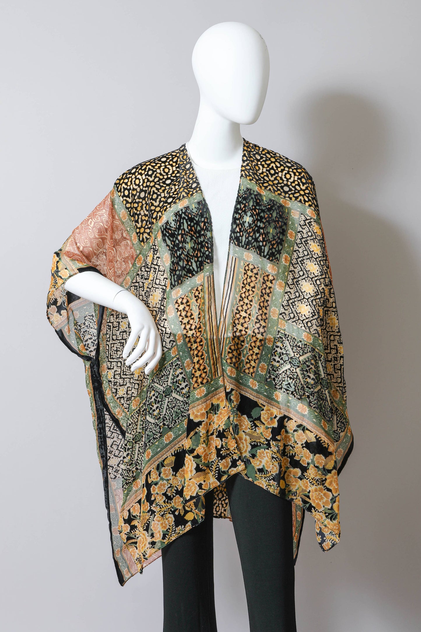 Bohemian Burnout Velvet Kimono ๐ฎ: White