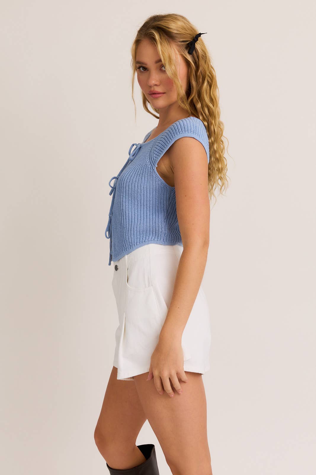 FRONT TIE SLEEVELESS SWEATER CARDIGAN: CREAM / BWJ1212