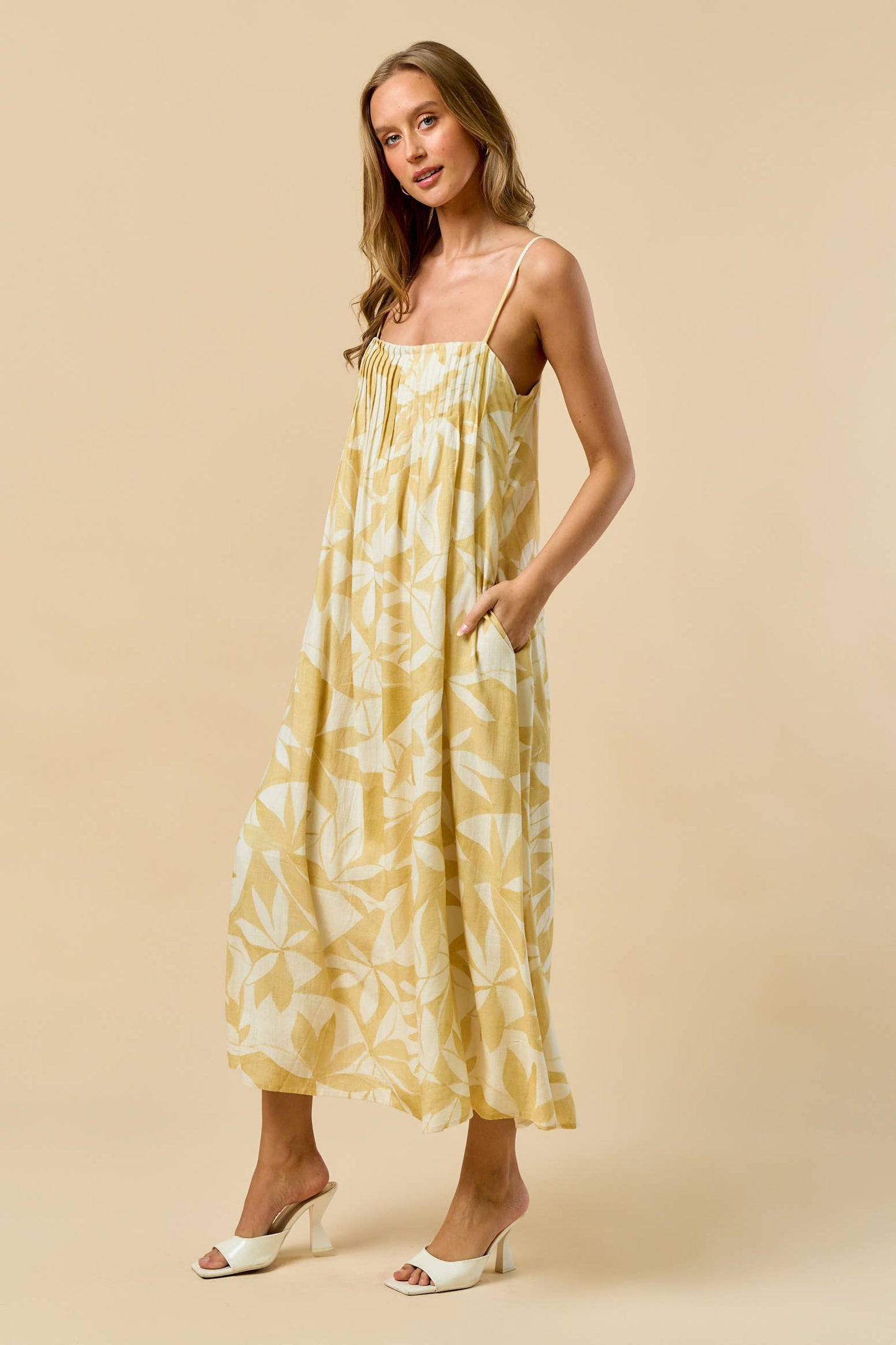ILD5289-2 Pleating Detailed Print Maxi Dress : MOCHA