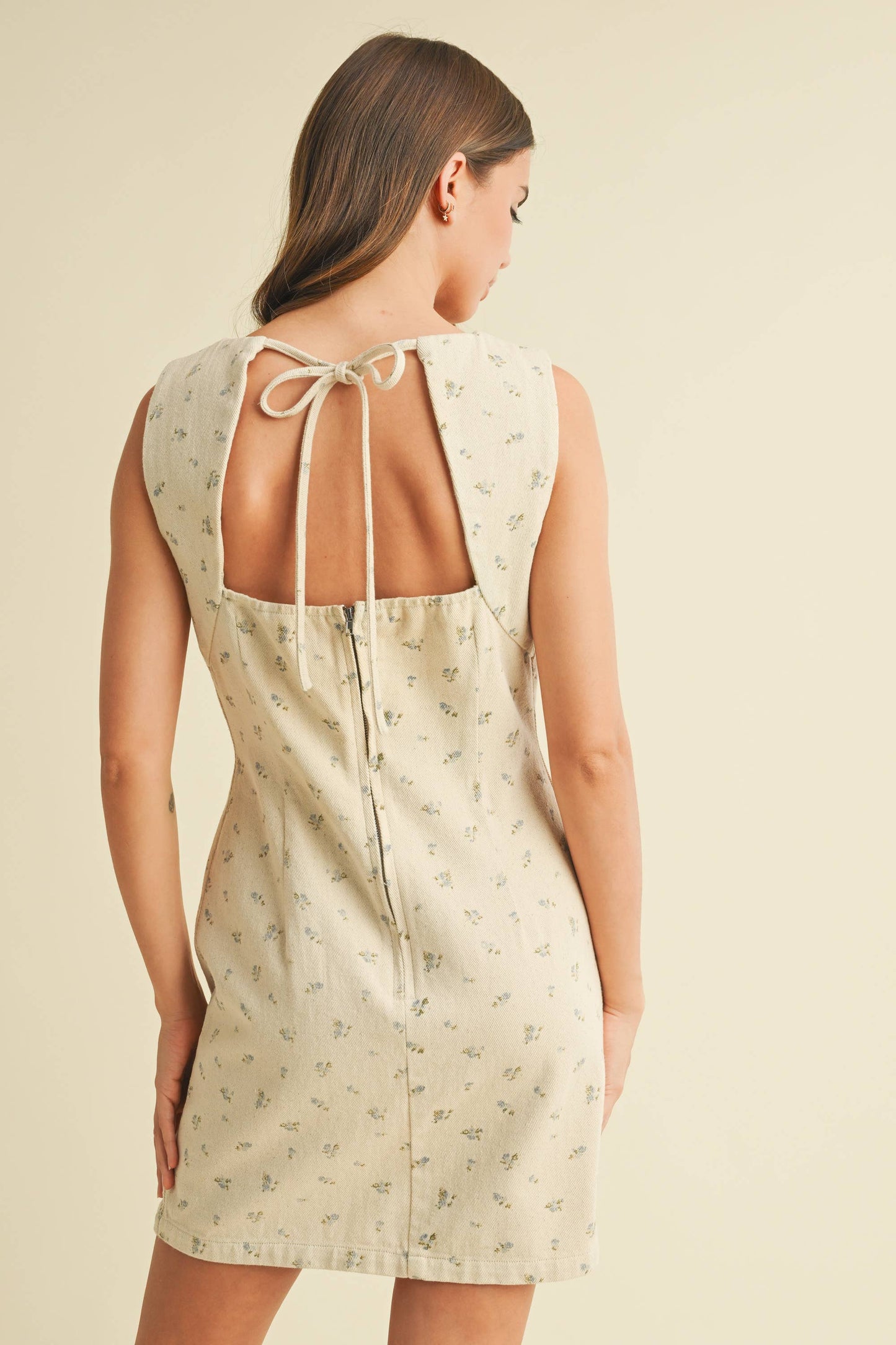 ID9329 DITSY FLORAL PRINTED DENIM SLEEVELESS MINI DRESS: NATURAL
