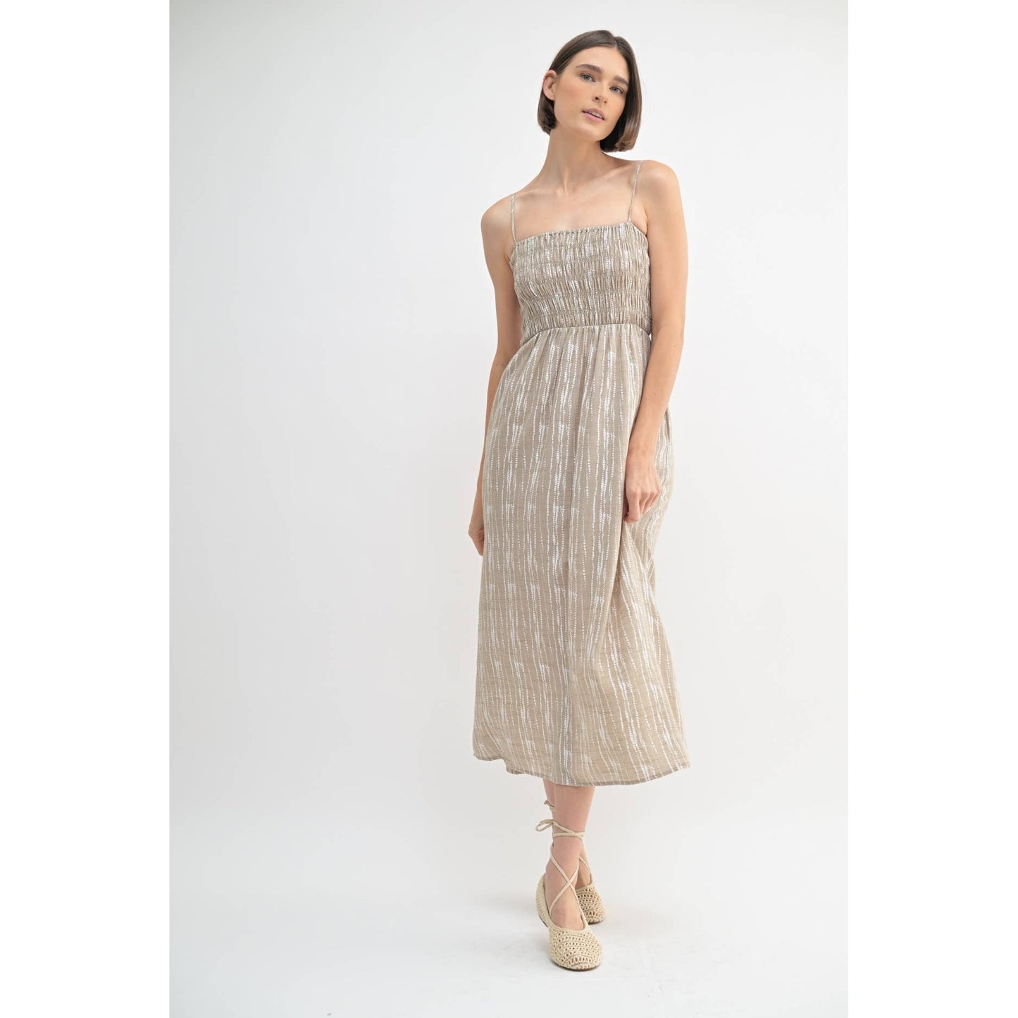 ABSTRACT PRINT SMOCKING DETAIL MIDI DRESS: Taupe / FD67696_1