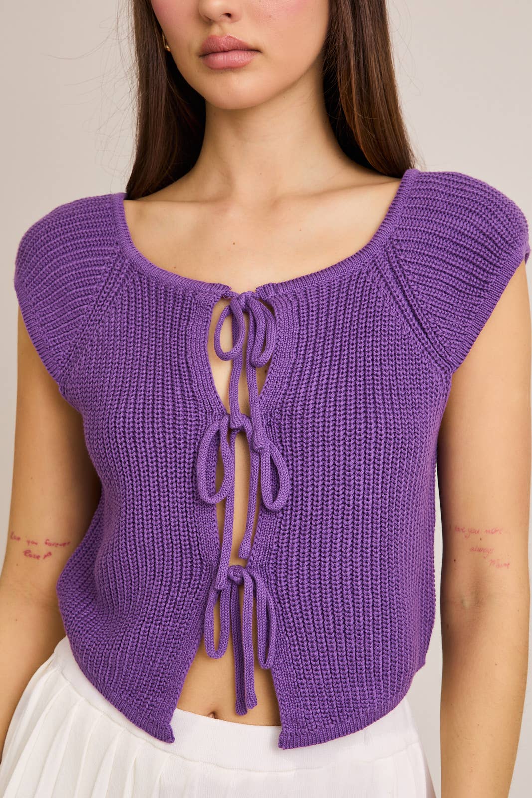 FRONT TIE SLEEVELESS SWEATER CARDIGAN: DK BROWN / BWJ1212