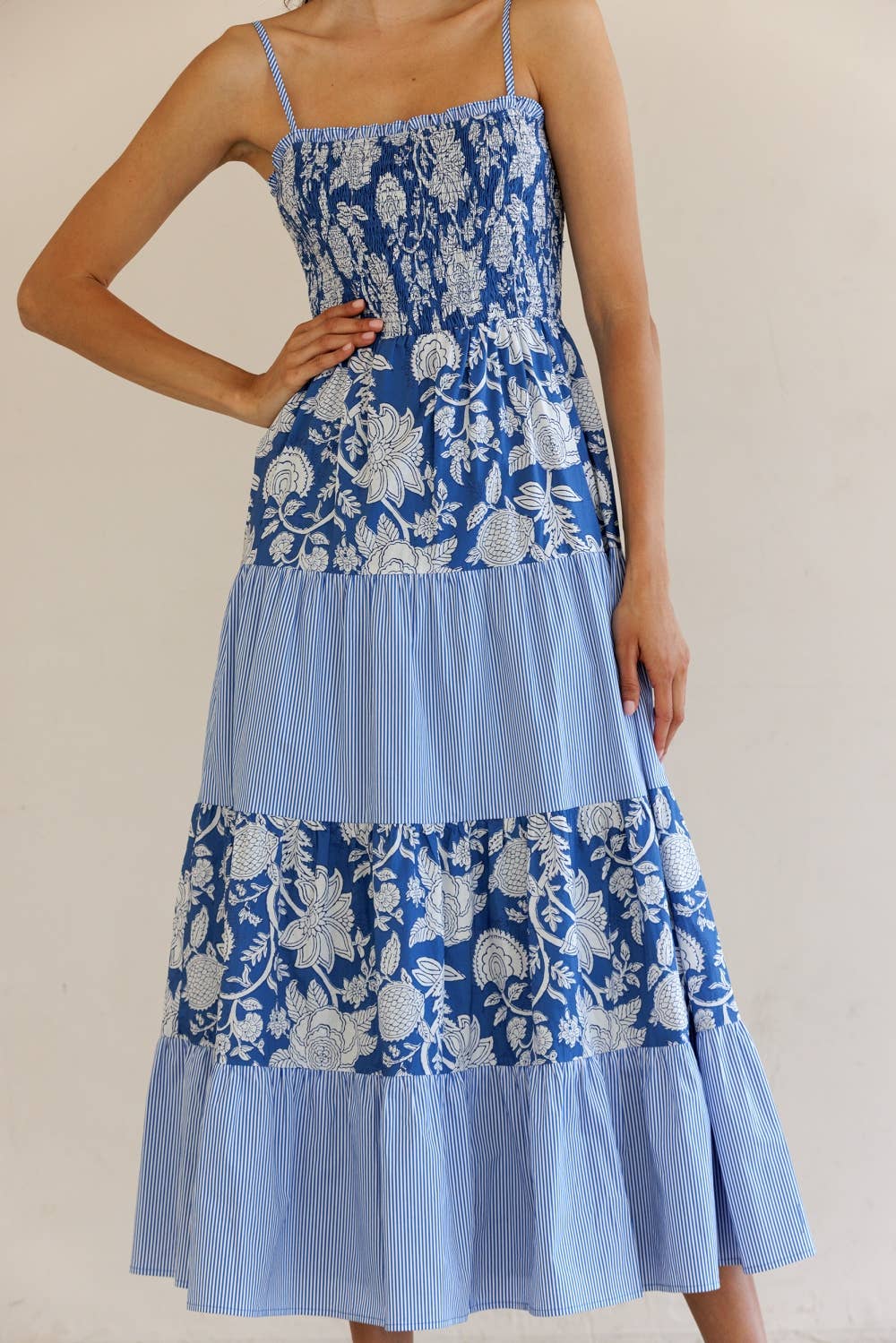 JD7666-FLORAL PRINTED MIDI DRESS: BLUE/ WHITE