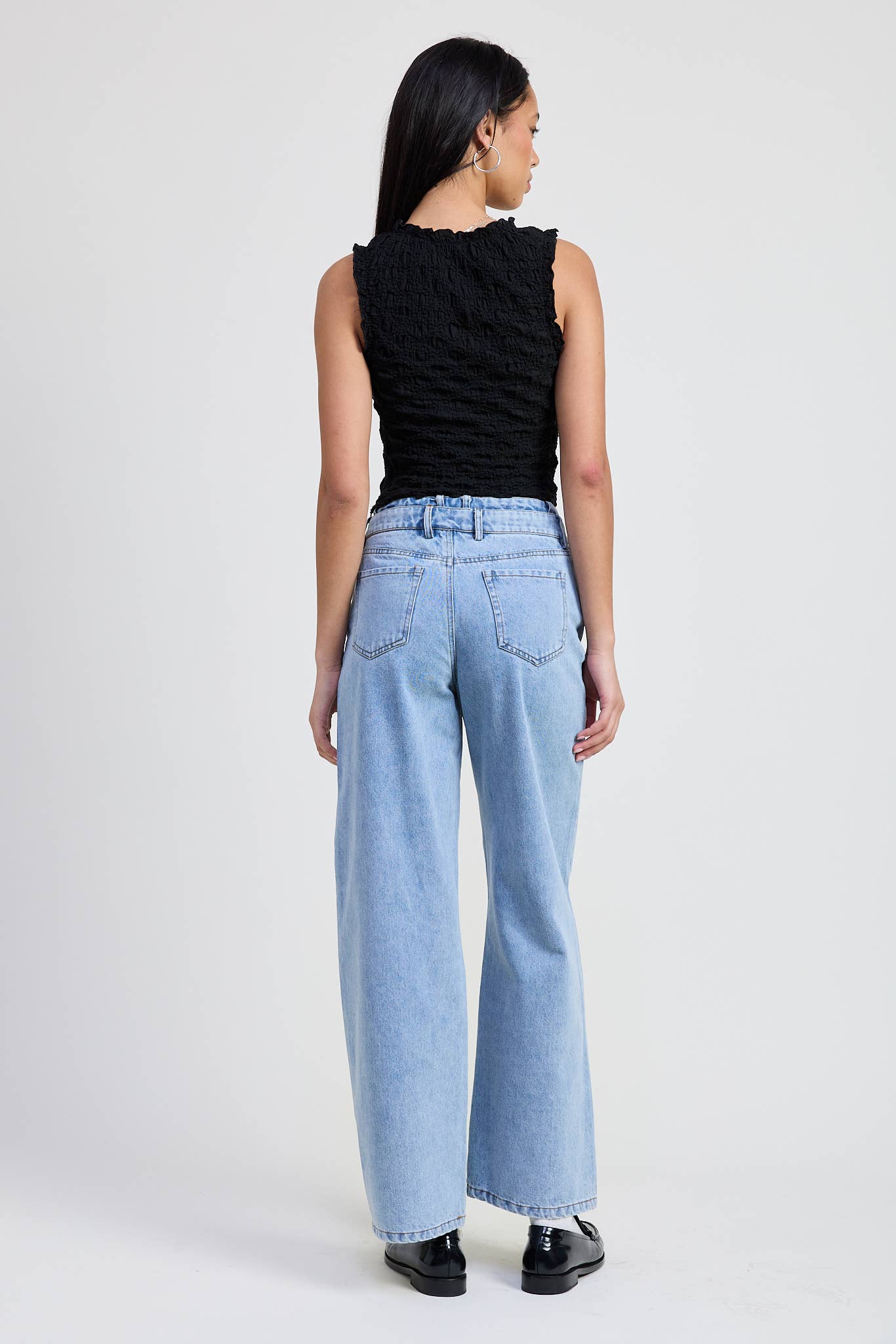 SLEEVELESS RUFFLE TOP: BLACK / IPK2054T