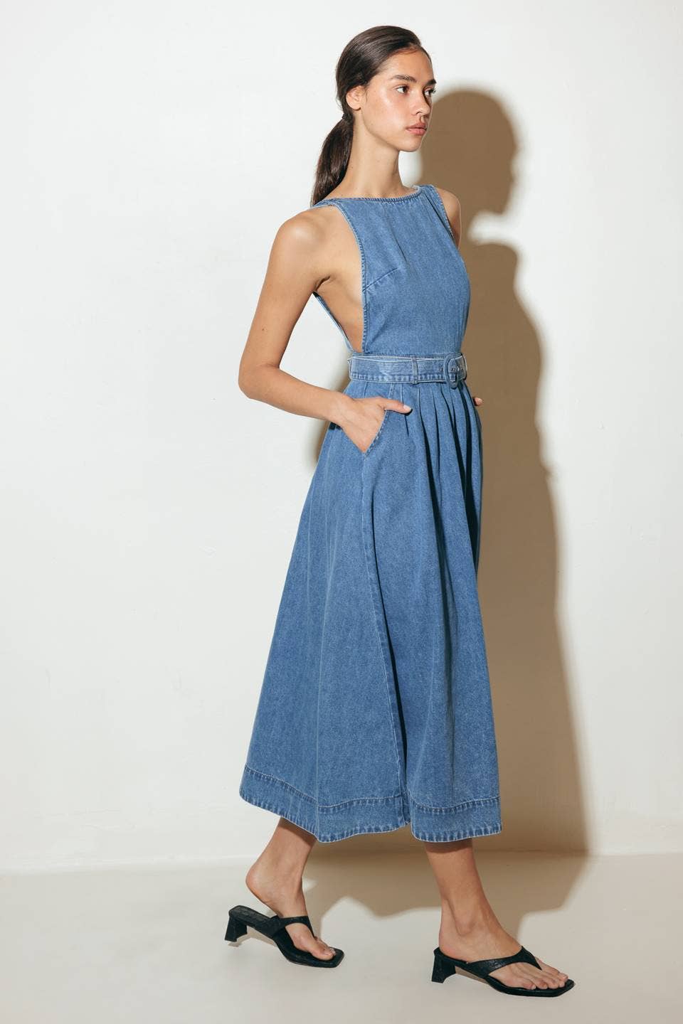 A washed denim midi dress - FD1535: MEDIUM INDIGO