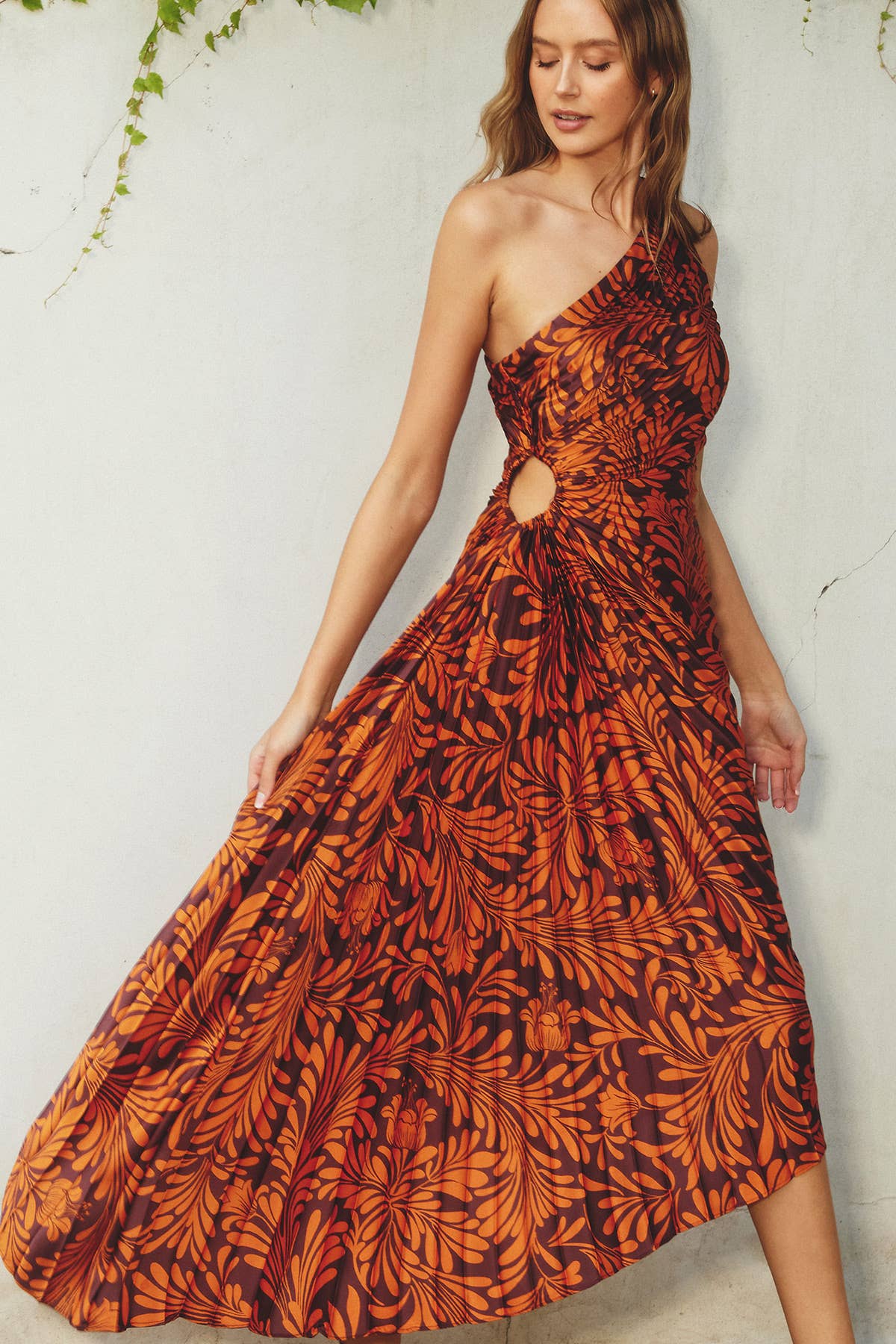 FD10589-P1404 Deco Asymmetrical Pleated Maxi Dress: M / GOLDEN PINE