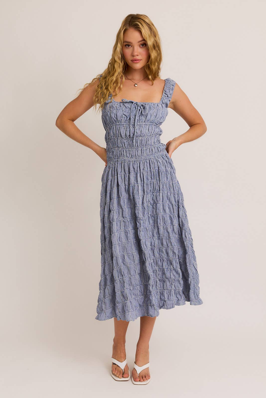 SQUARE NECK SLEEVELESS SMOCKING DETAIL MIDI DRESS
: WHITE-BLUE GINGHAM / SD2670