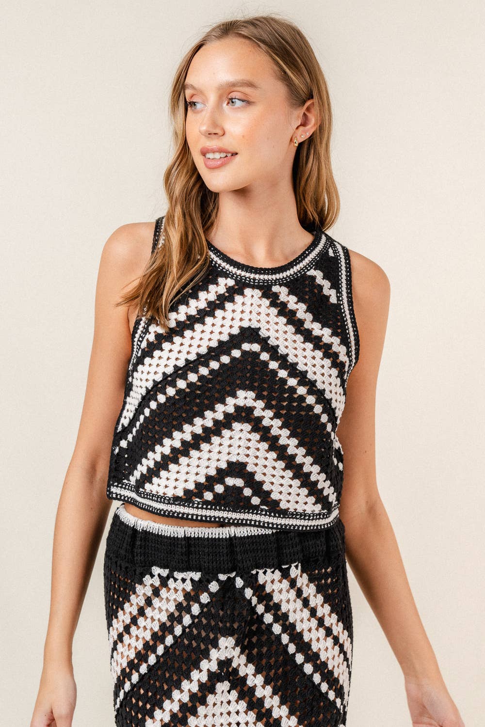 RESORT BEACH CHIC CHEVRON CROCHET CROP TANK - TI4924FO: Navy/Ivory