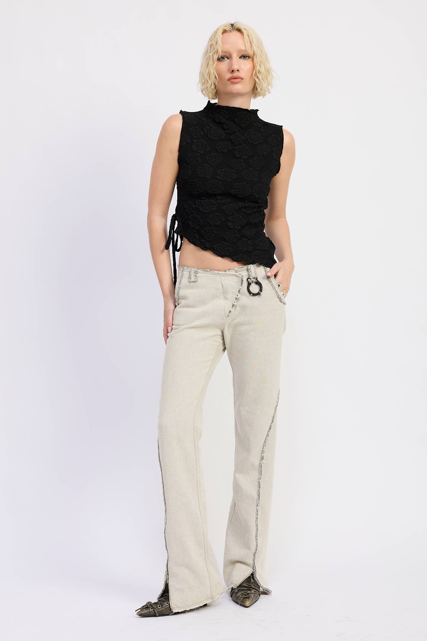 MOCK NECK SLEEVELESS TOP WITH SIDE TIE: BLACK / IPG3229T