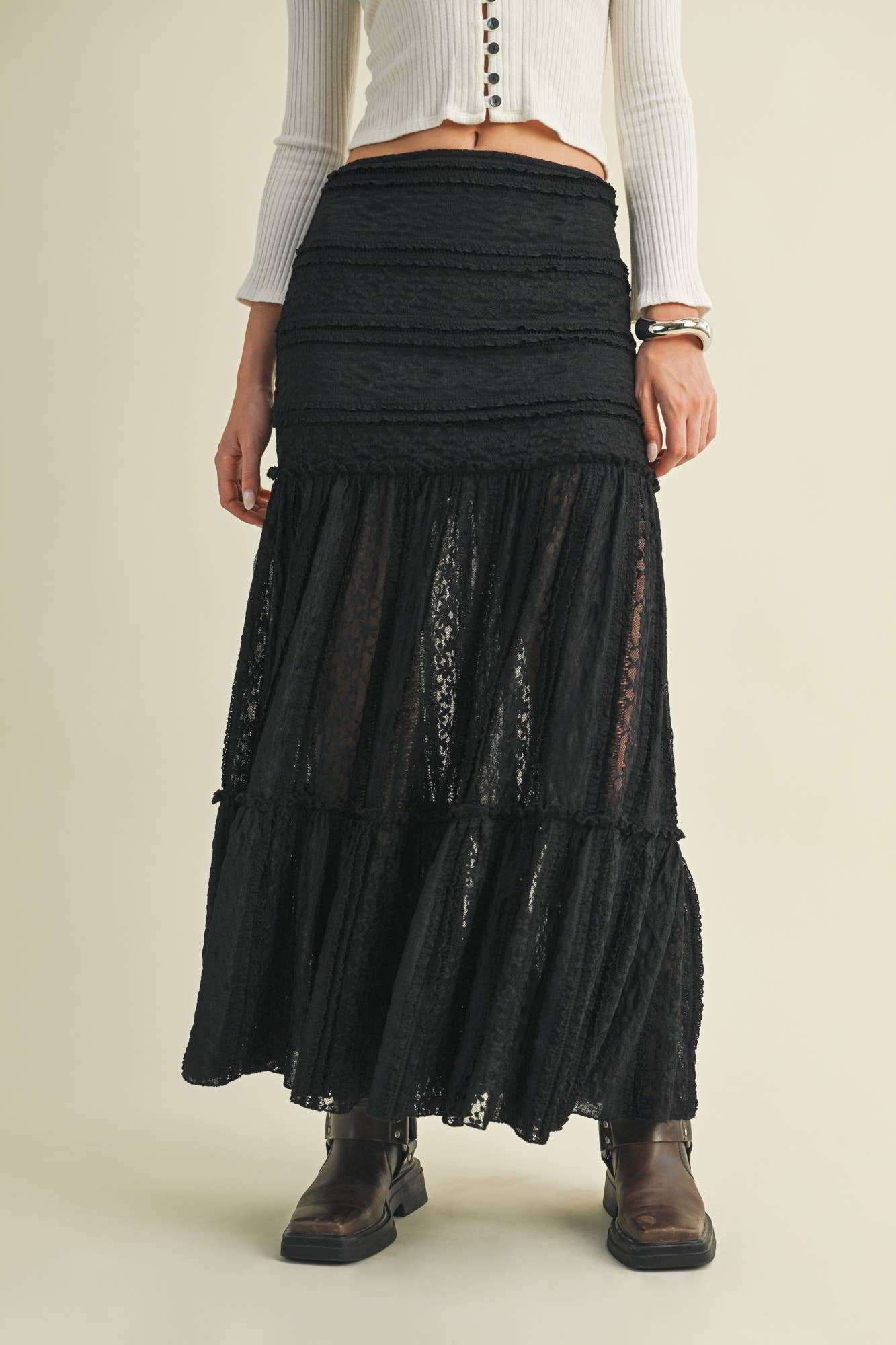TIERED LACE SKIRT: Black / S24977