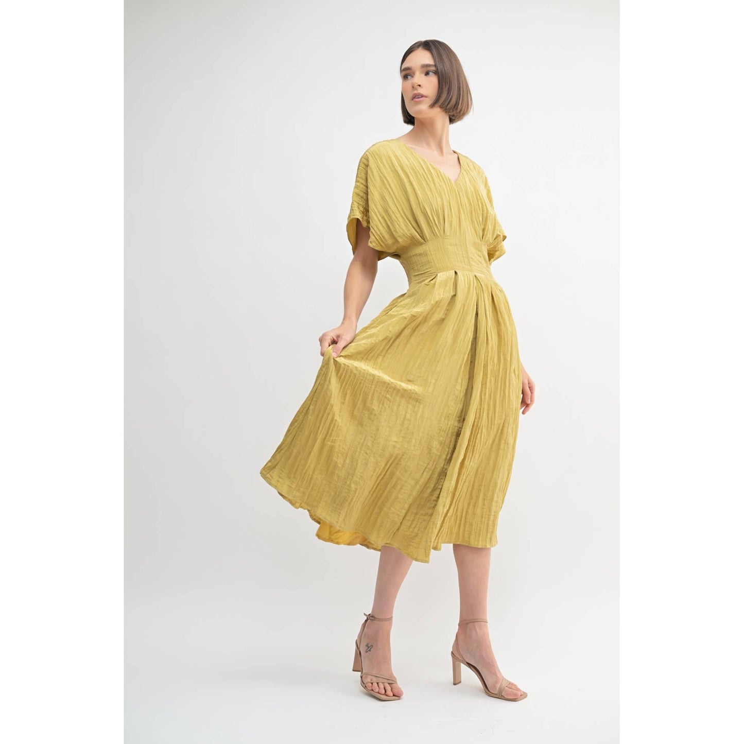 TEXTURE WOVEN V NECK PLEAT DETAIL MIDI DRESS: FAWN / FD67945_1