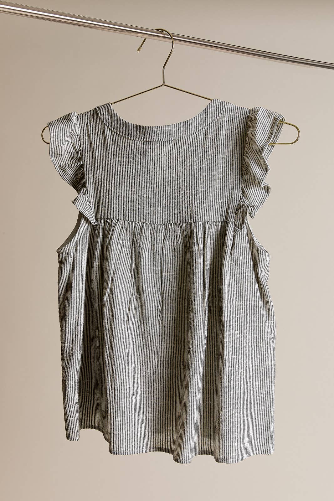 ROUND NECK BUTTON UP RUFFLE SLEEVE STRIPE TOP: IVORY-BLACK STRIPE / T11312