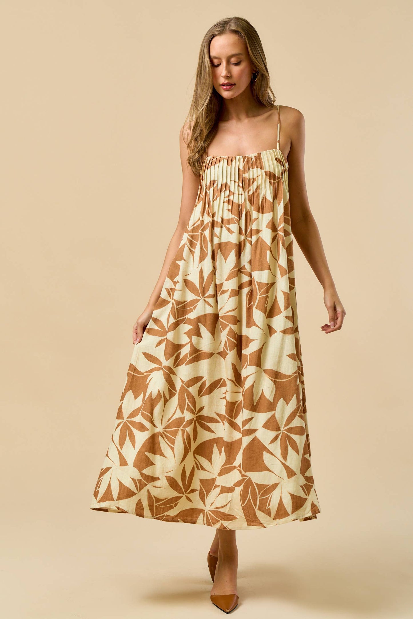 ILD5289-2 Pleating Detailed Print Maxi Dress : MOCHA