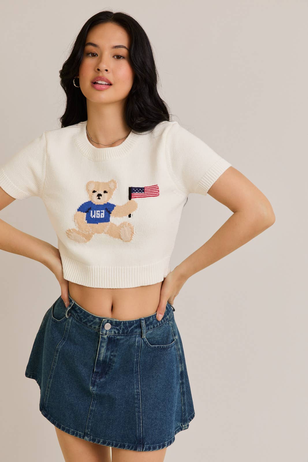 "TEDDY BEAR WITH USA FLAG" GRAPHIC CREW NECK SWEATER TOP: White / IWT5170-3