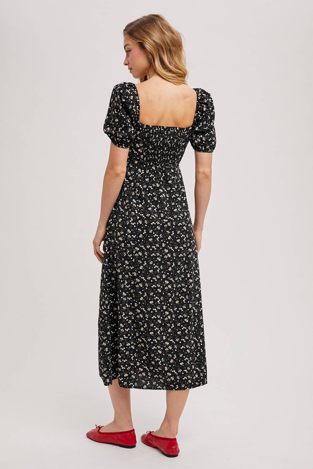 DITSY FLORAL PRINT SWEETHEART NECKLINE MIDI DRESS: Black / D02767