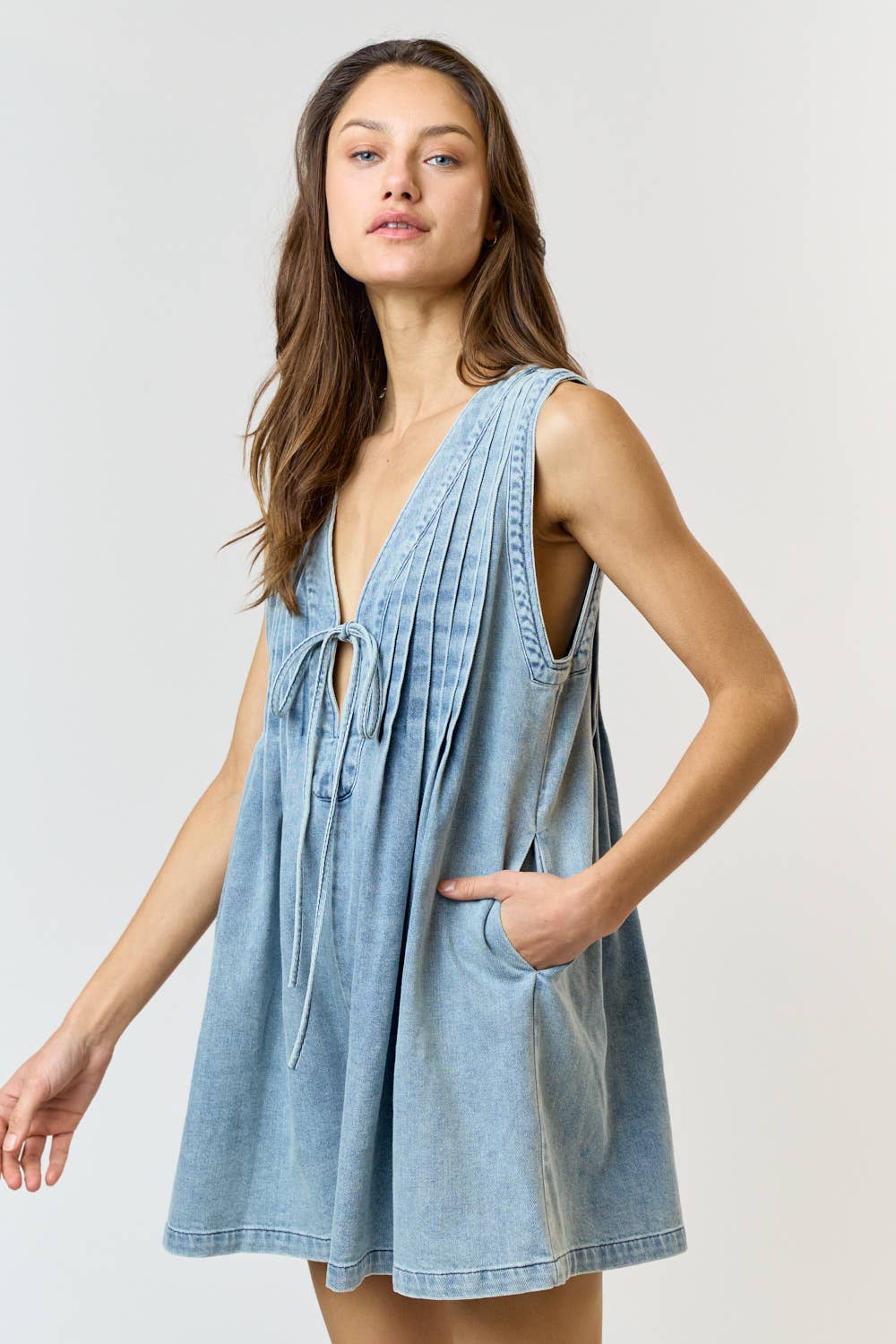 ILR3809 PLEATED DENIM SLEEVELESS ROMPER: DENIM