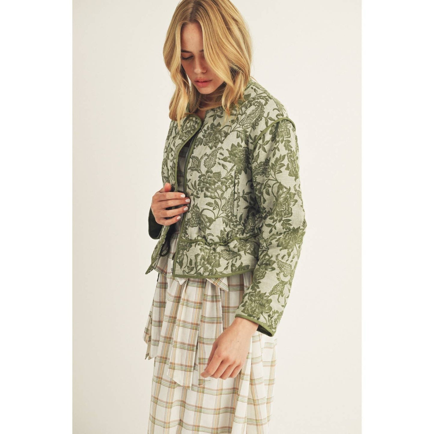 JT5545-1- FLORAL PRINT PADDED JACKET : OLIVE