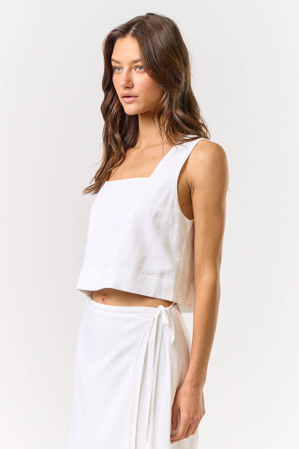 ILT4559 CROPPED WIDE STRAP TANK TOP: White