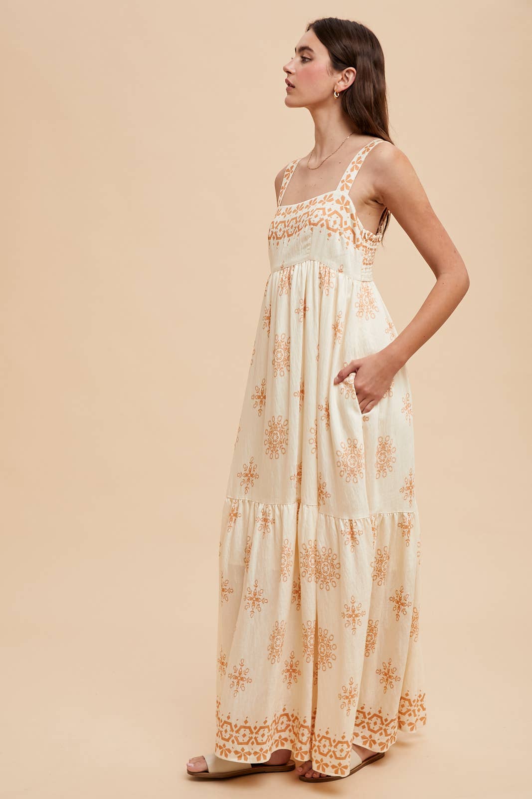BORDER PRINT MAXI DRESS: BRAN / ILD6311