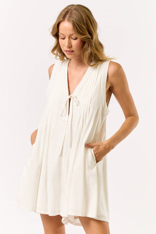 ILR5040 V-NECK FRONT TIE SLEEVELESS ROMPER: OFF WHITE / MEDIUM
