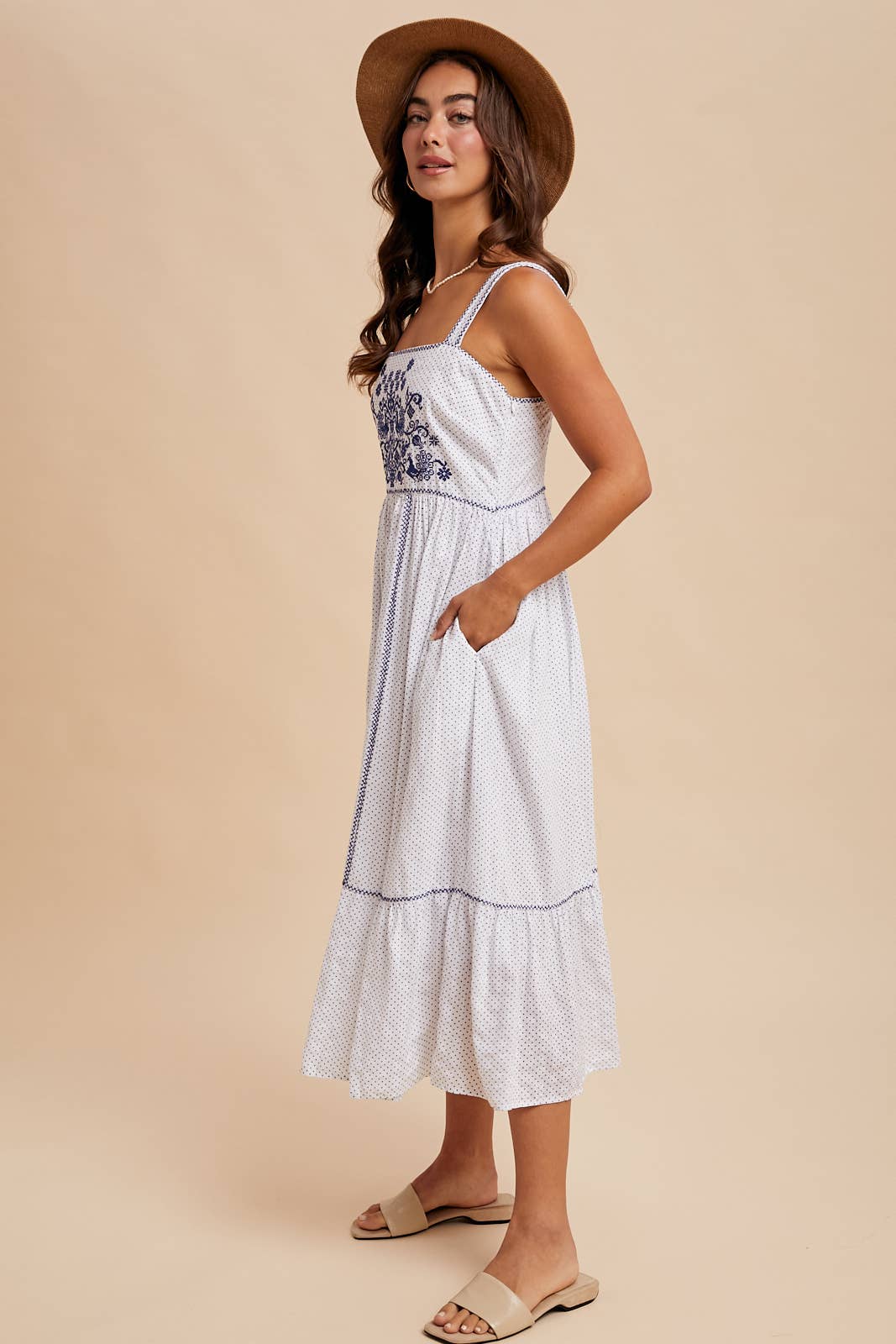 CROSS STITCH EMBROIDERED MAXI DRESS: OFF-WHITE / ILD6266