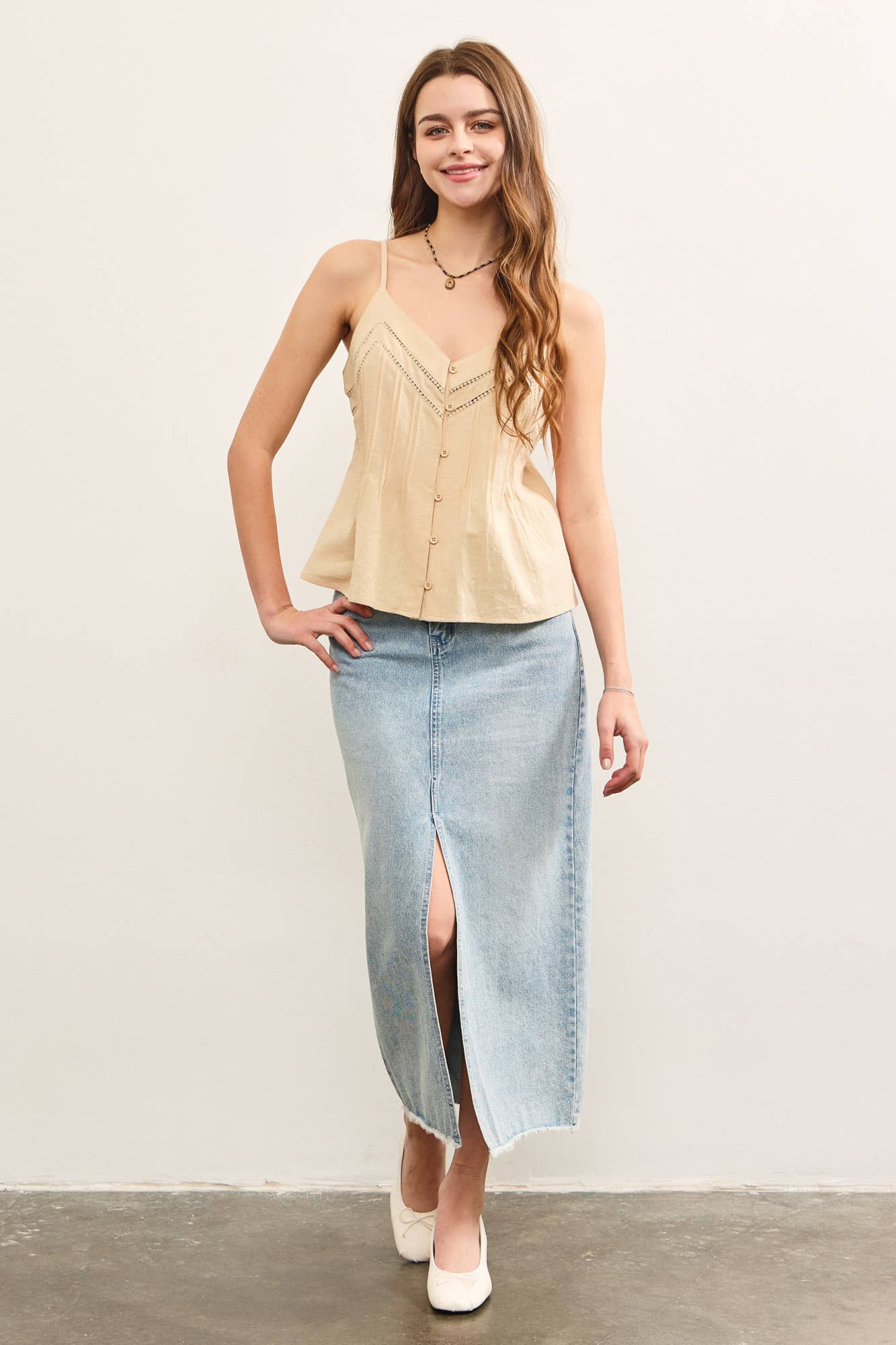 BUTTON CLOSURE V NECK PINTUCK CAMI TOP: Beige / S24340