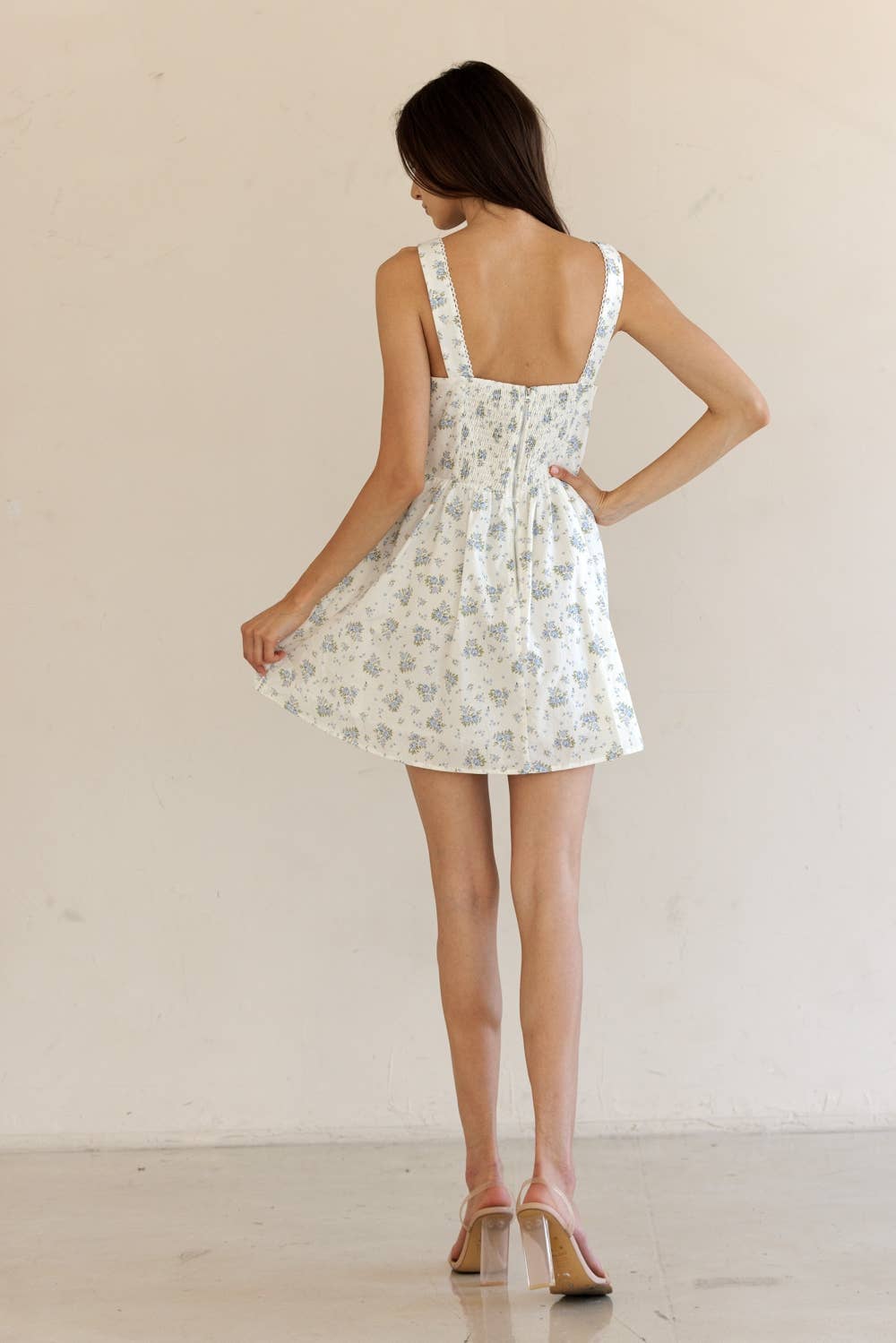 JD7281A-FLORAL MINI DRESS: IVORY BLUE FLORAL