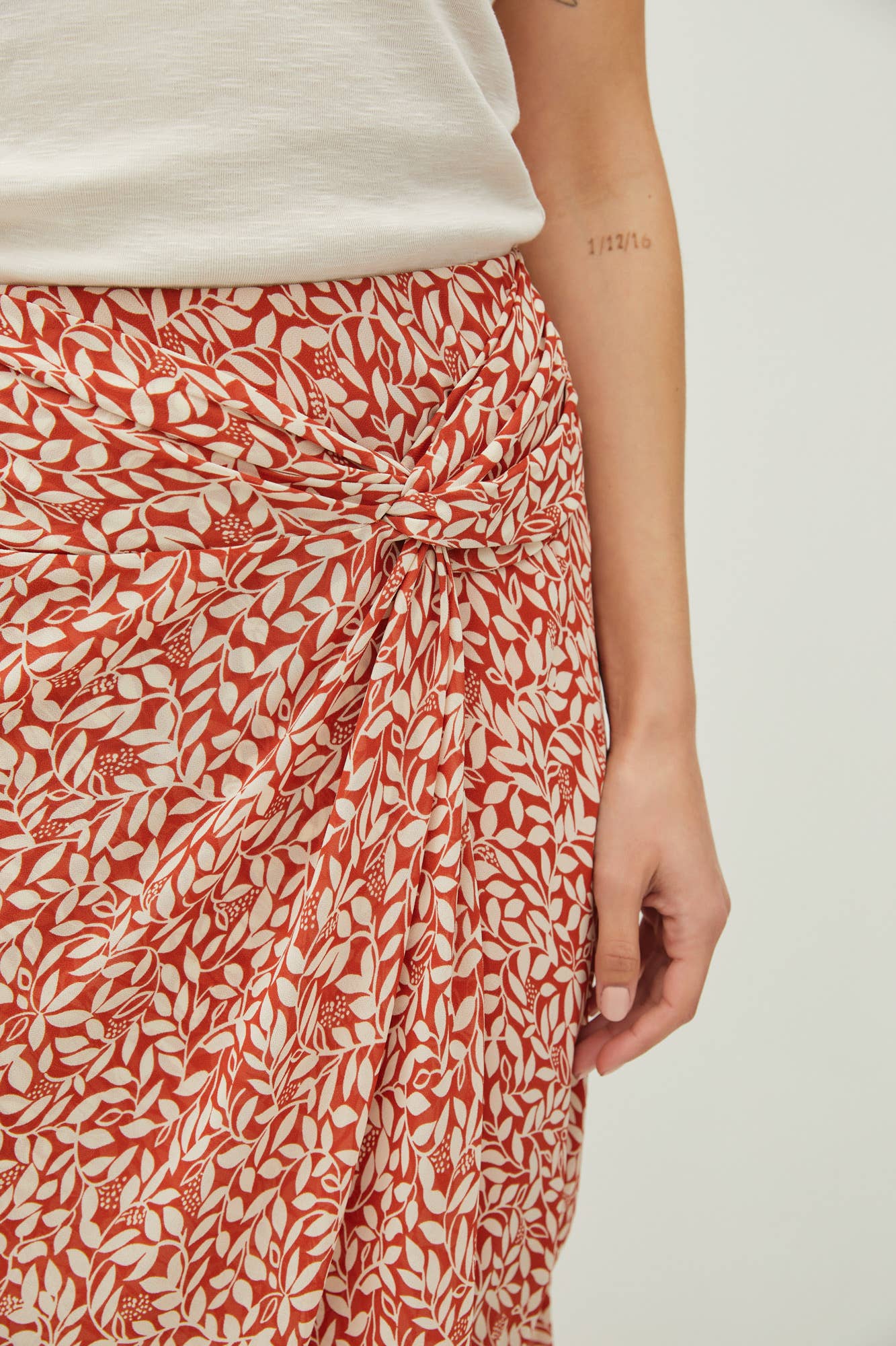 PRINT DRAPED SIDE KNOT MIDI SKIRT: Sea Green / 71106