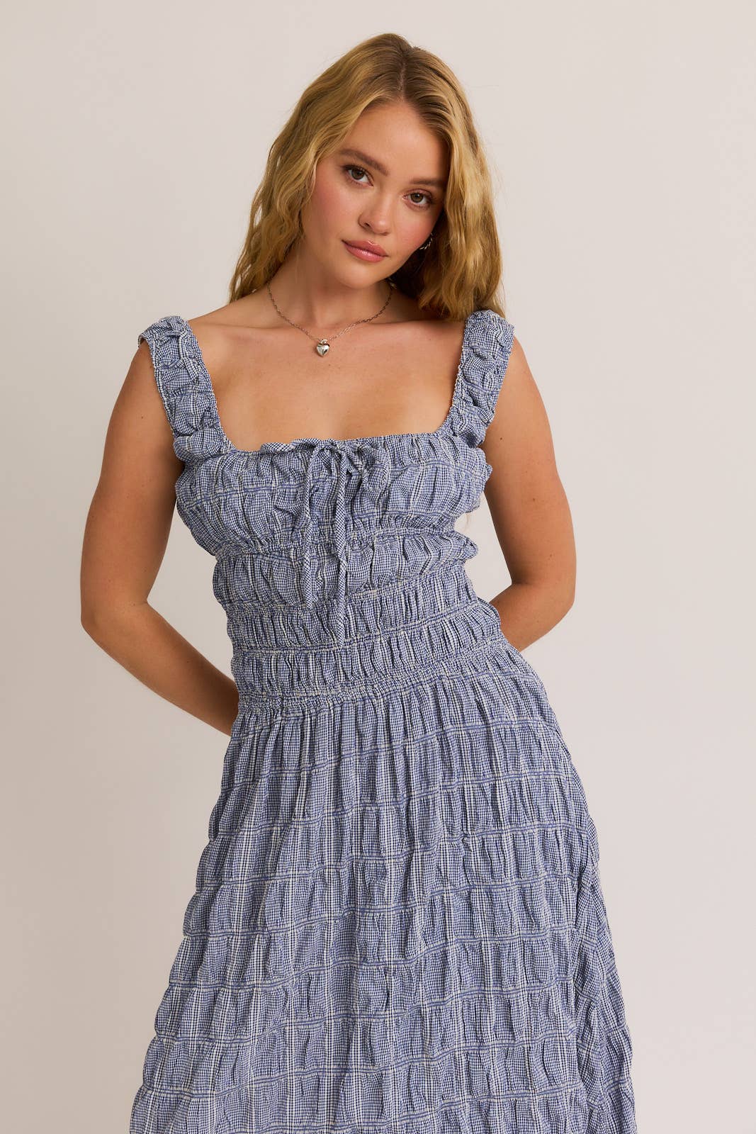 SQUARE NECK SLEEVELESS SMOCKING DETAIL MIDI DRESS
: WHITE-BLUE GINGHAM / SD2670