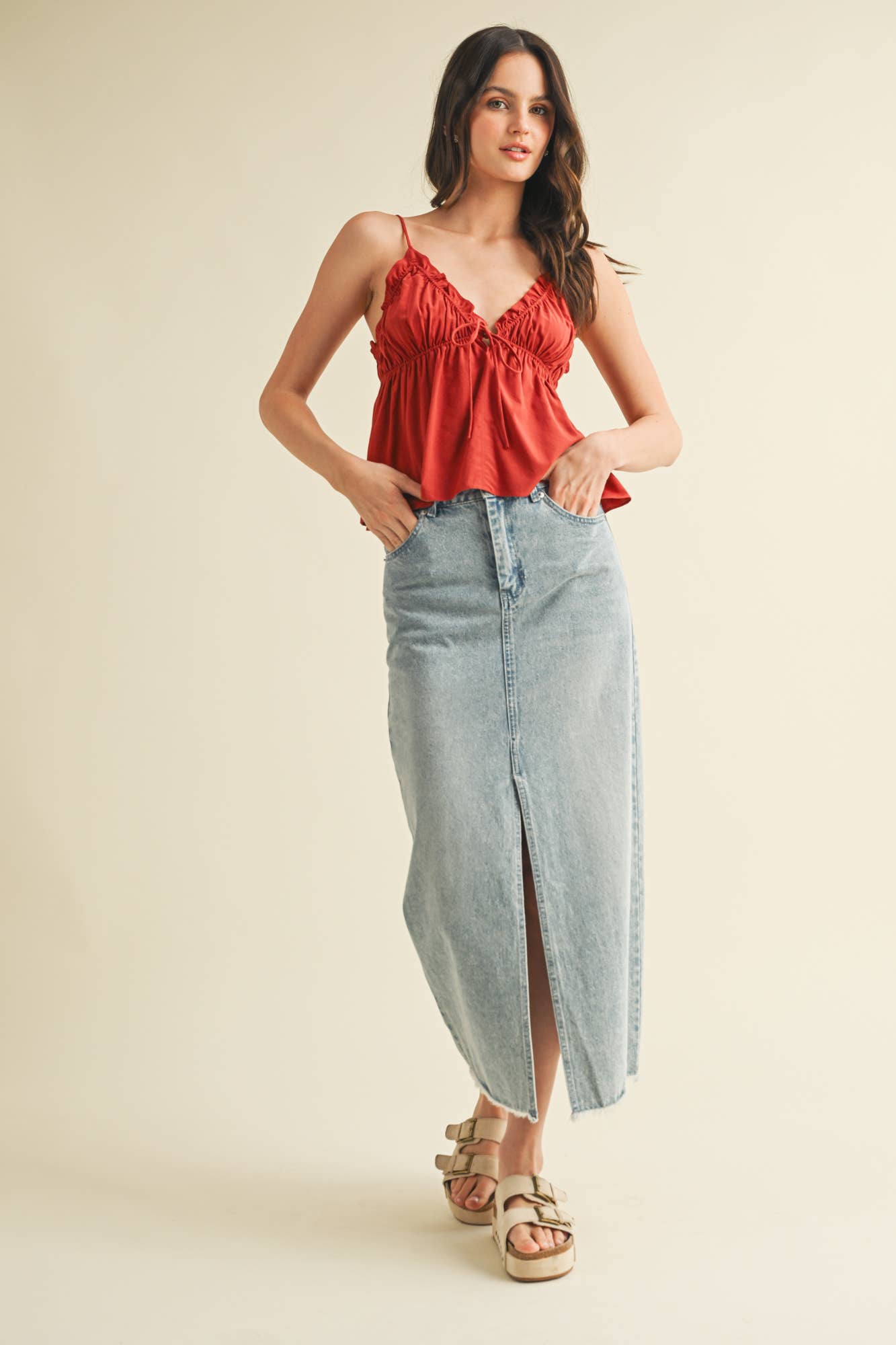 ELASTIC RUFFLE V NECK TIED CAMI TOP: Black / S24612