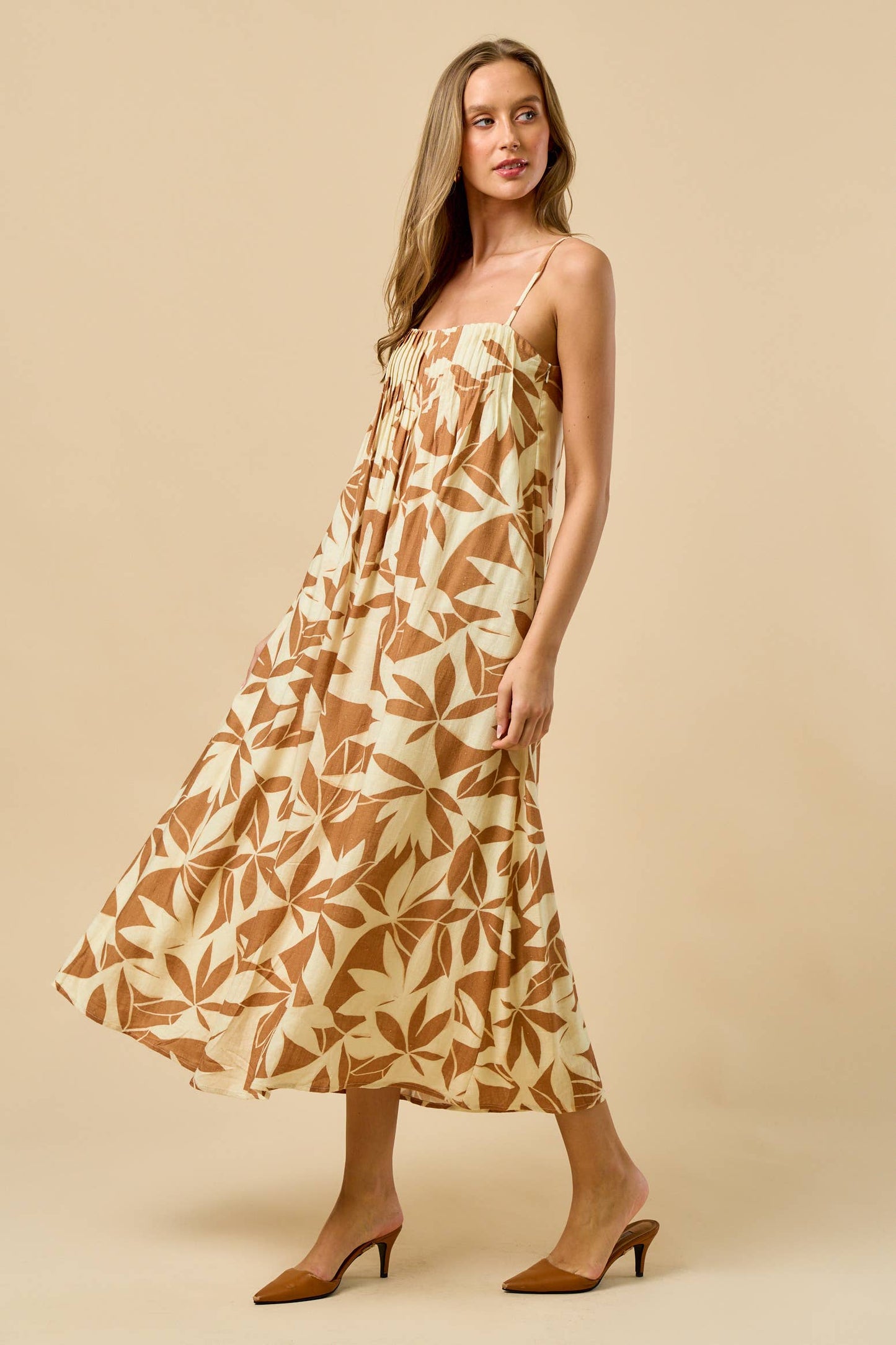 ILD5289-2 Pleating Detailed Print Maxi Dress : MOCHA