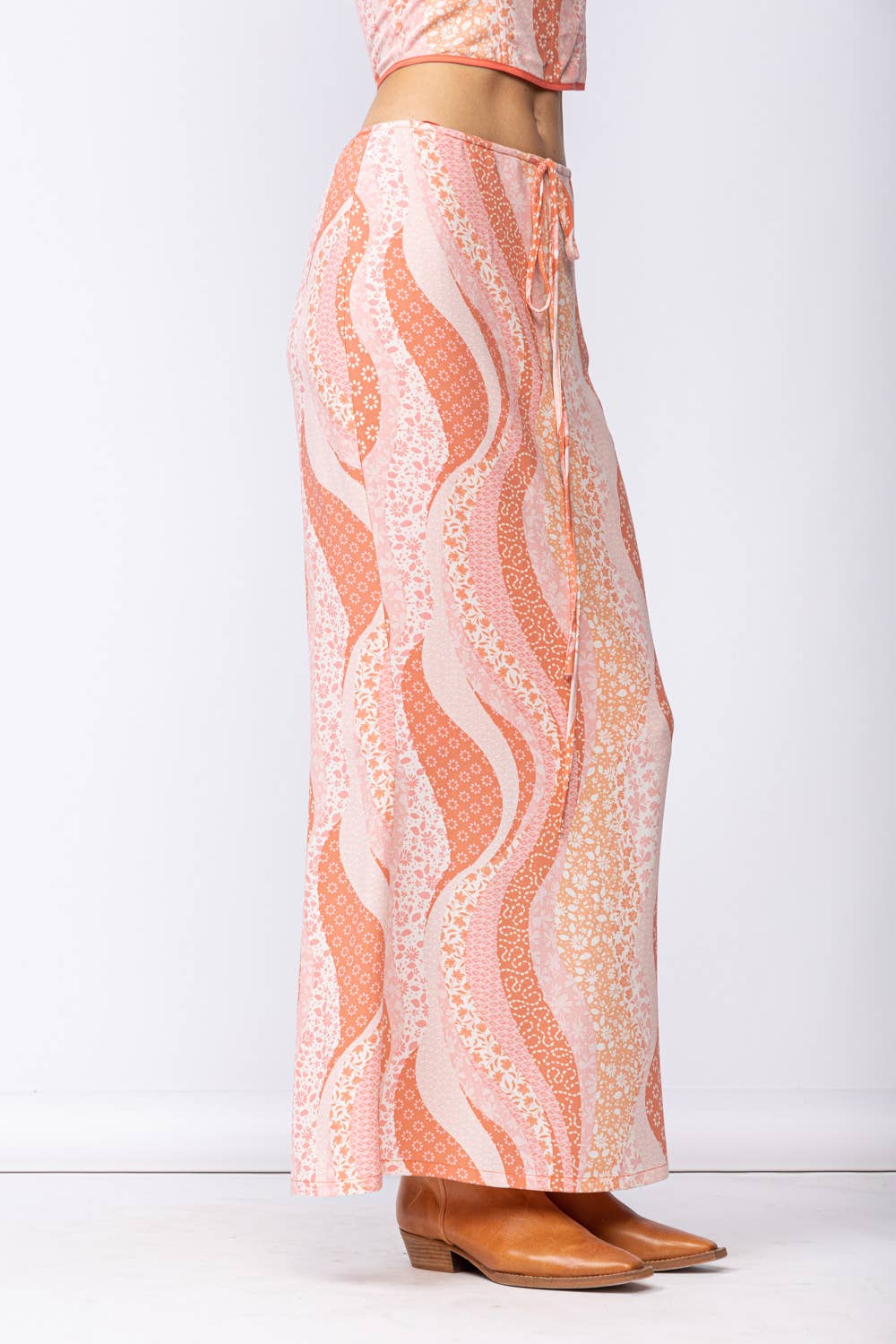 MULTI FLORAL PRINT SLIM FIT-IN SLIT LONG SKIRT: SM-SK40028B / My Darling Purple