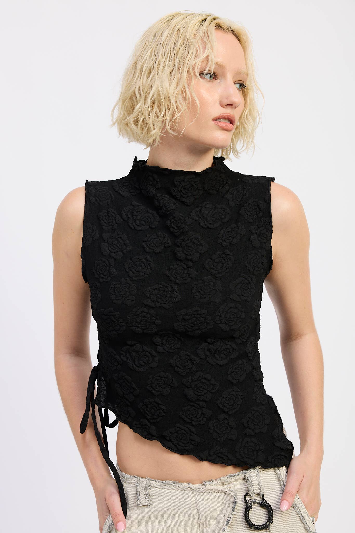 MOCK NECK SLEEVELESS TOP WITH SIDE TIE: BLACK / IPG3229T