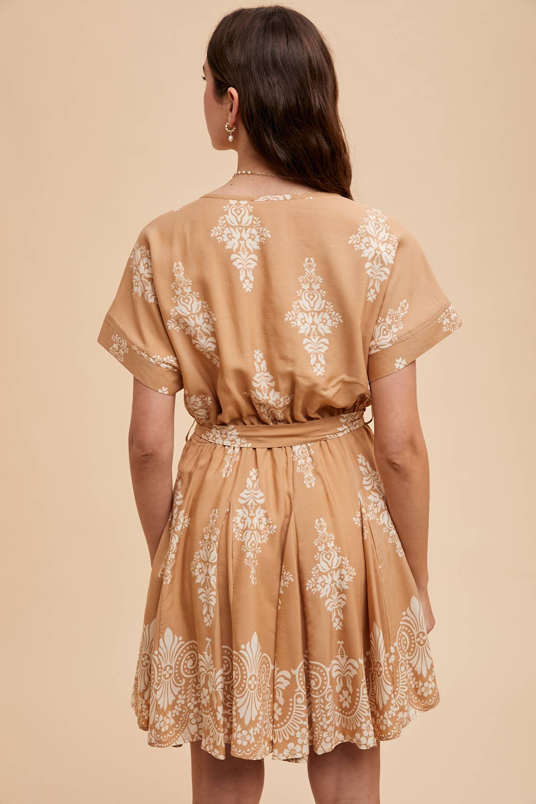 BORDER PRINT FLARED MINI DRESS: NATURAL SAND / ILD6336